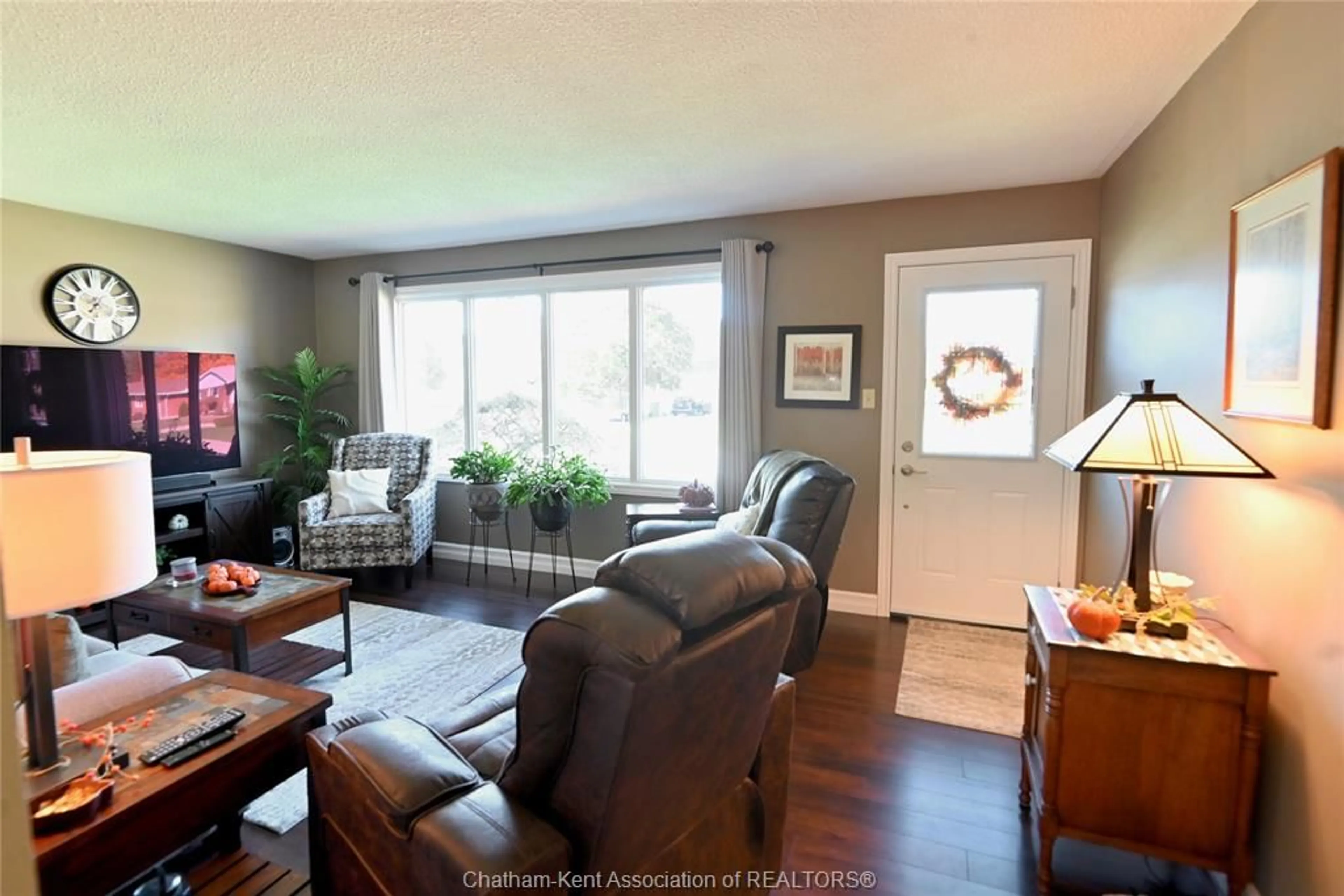 Living room with furniture, wood/laminate floor for 15 HILLSDALE Ave, Ridgetown Ontario N0P 2C0