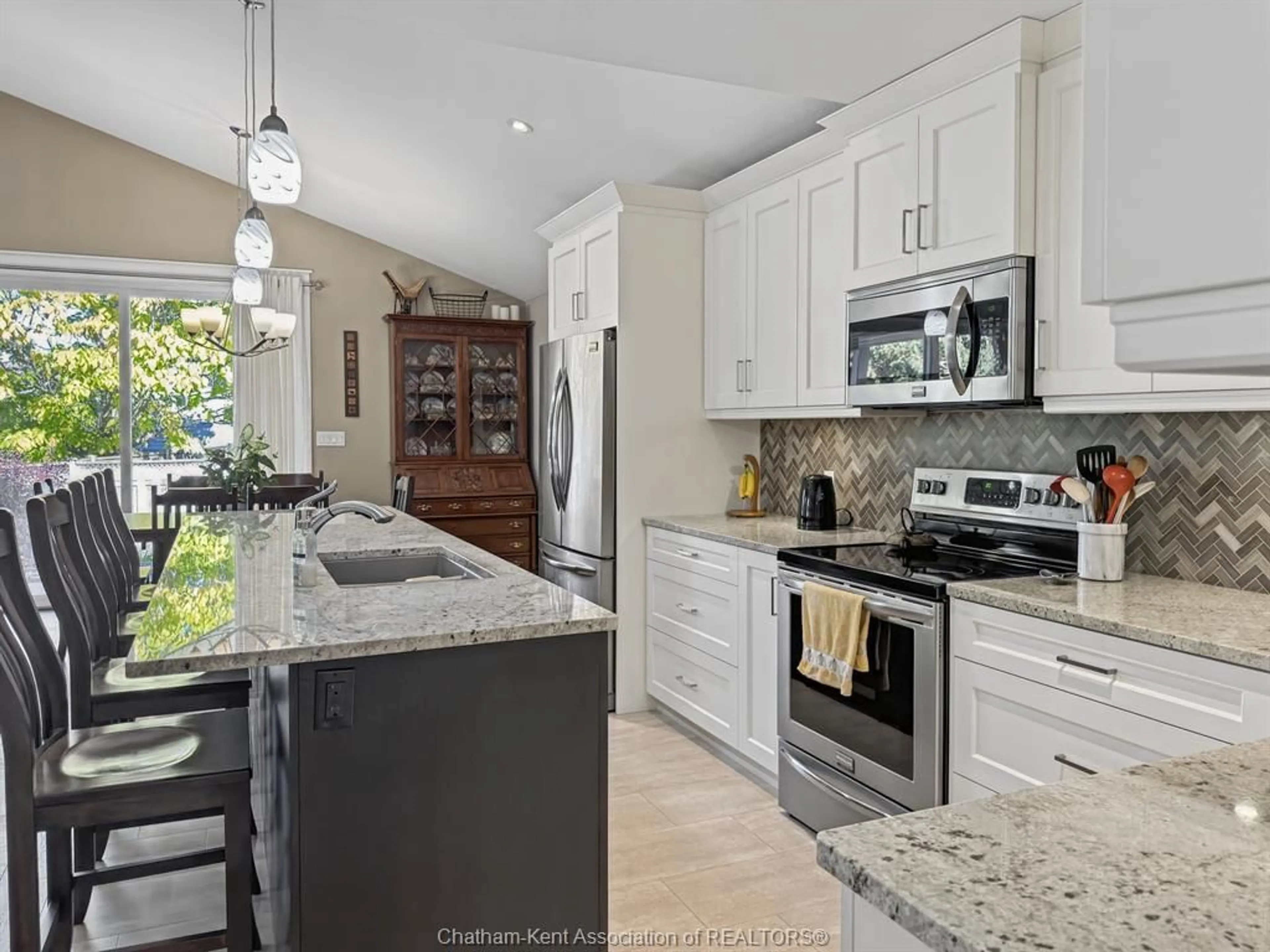 Open concept kitchen, ceramic/tile floor for 75 Landings Pass, Chatham Ontario N7L 5P9