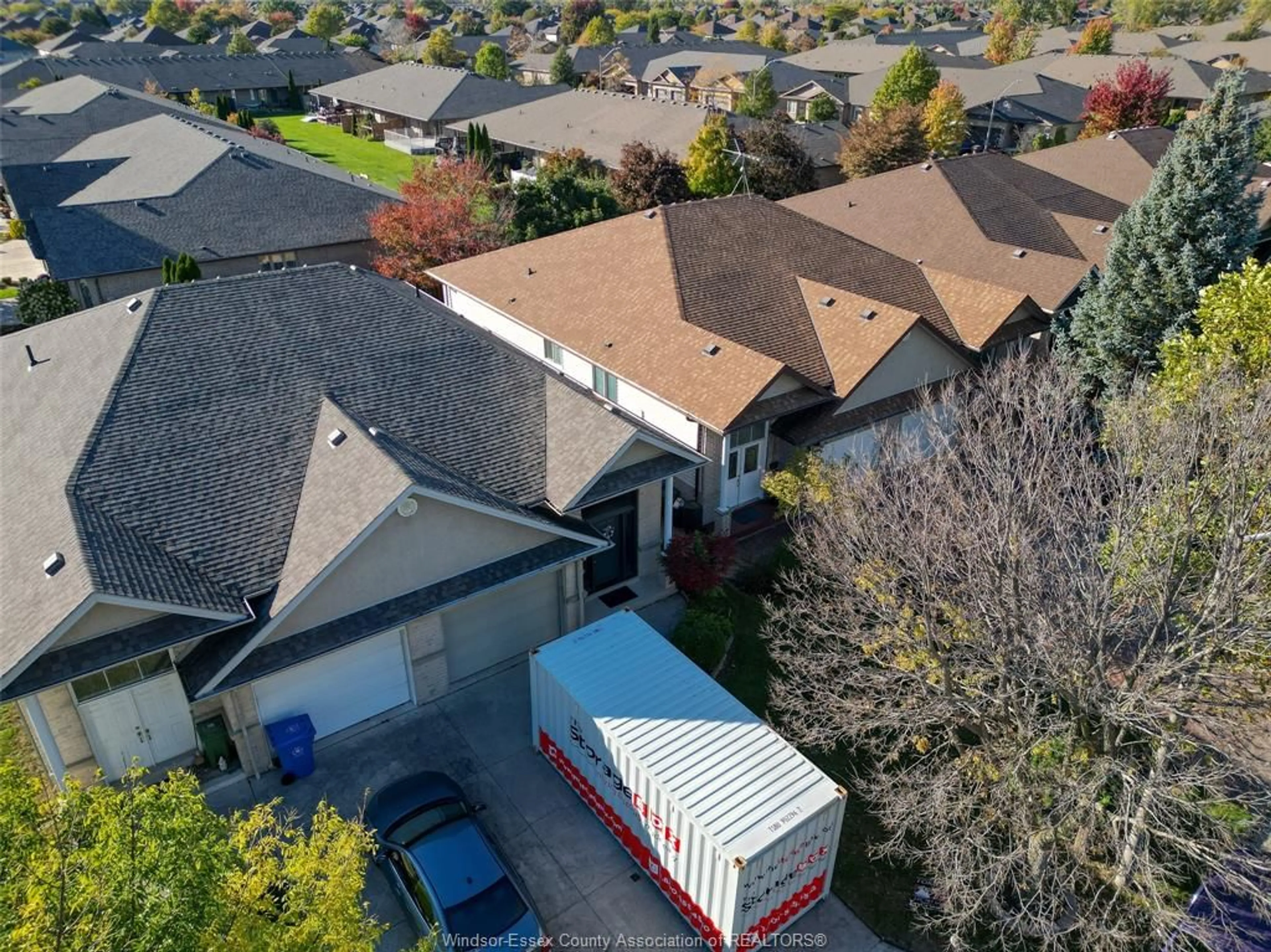 A pic from outside/outdoor area/front of a property/back of a property/a pic from drone, unknown for 1583 CHATEAU Ave, Windsor Ontario N8P 1M4