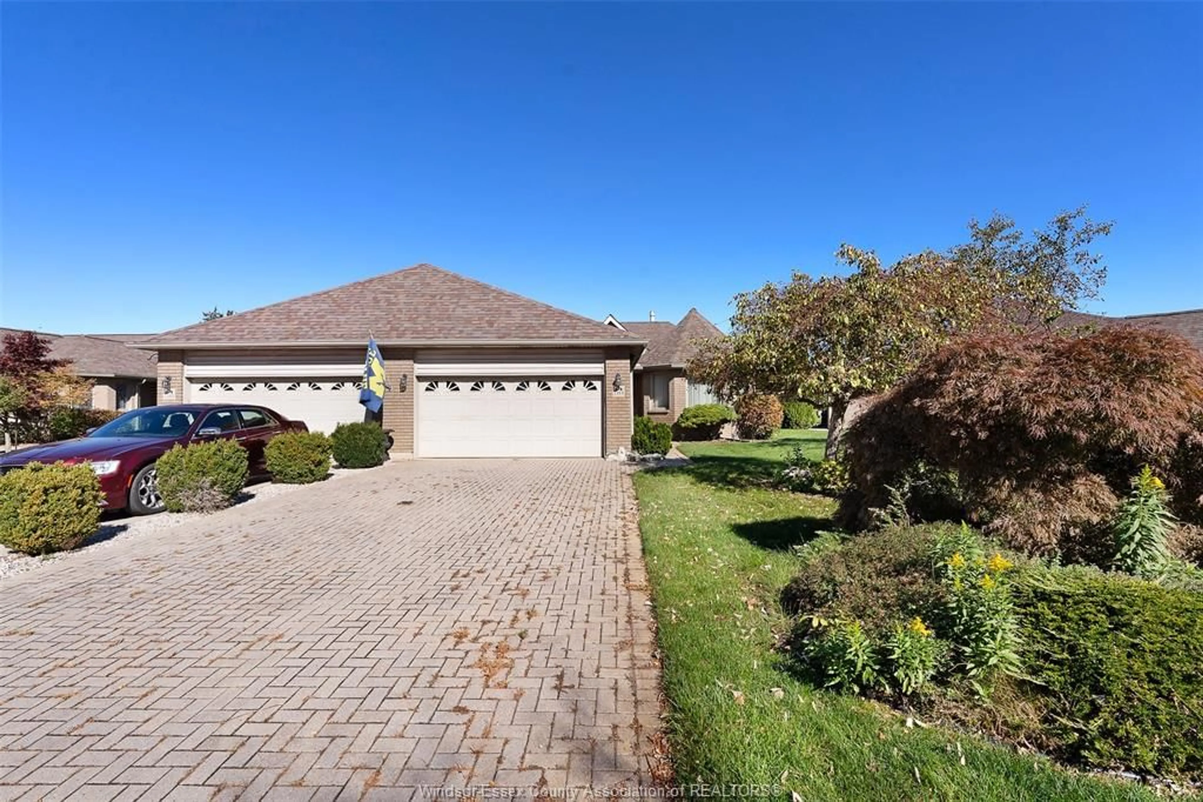 A pic from outside/outdoor area/front of a property/back of a property/a pic from drone, street for 1353 IMPERIAL Cres, Windsor Ontario N9G 2T6