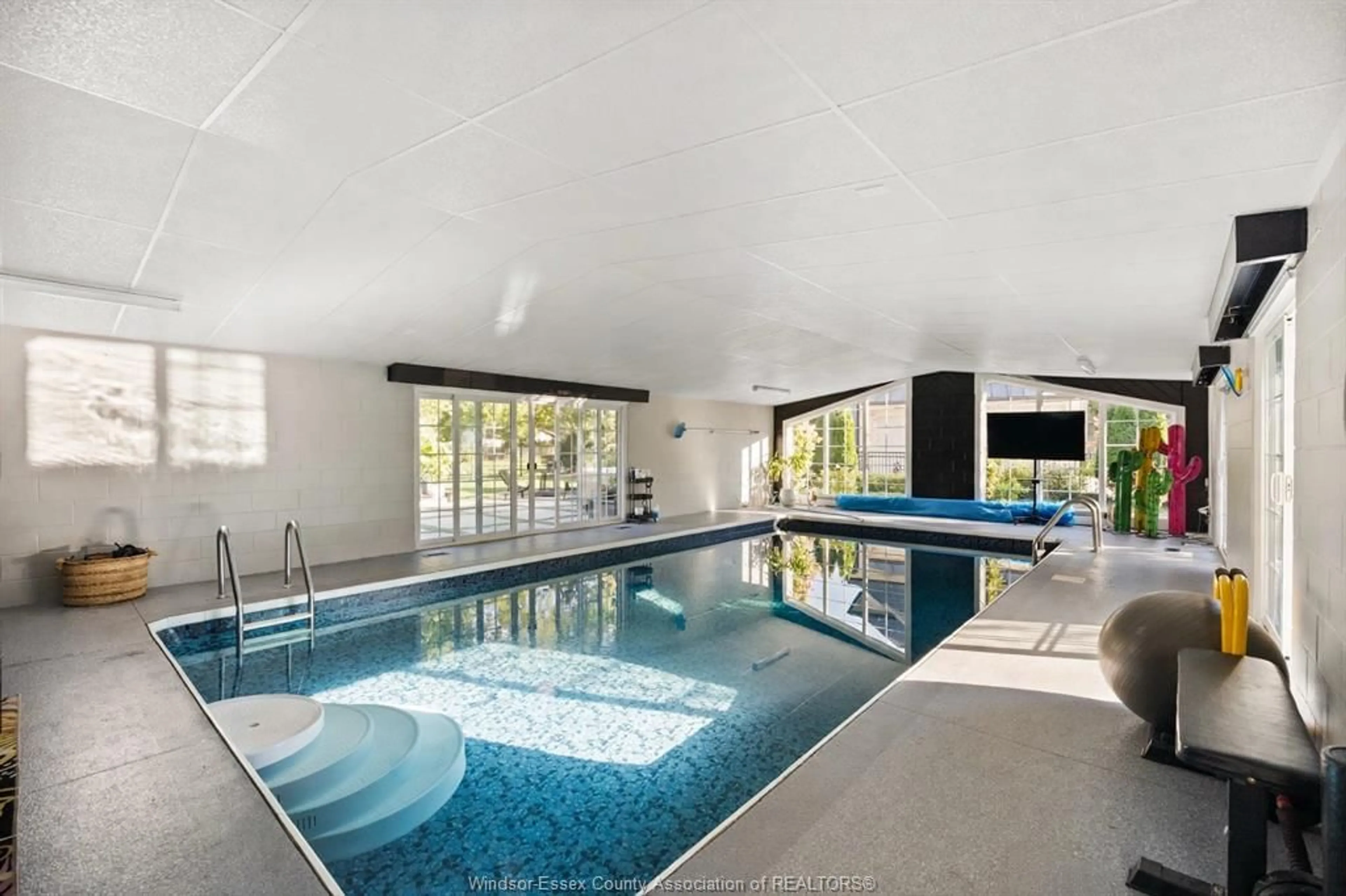Pool for 375 RUSSELL WOODS Dr, Lakeshore Ontario N8N 3S6