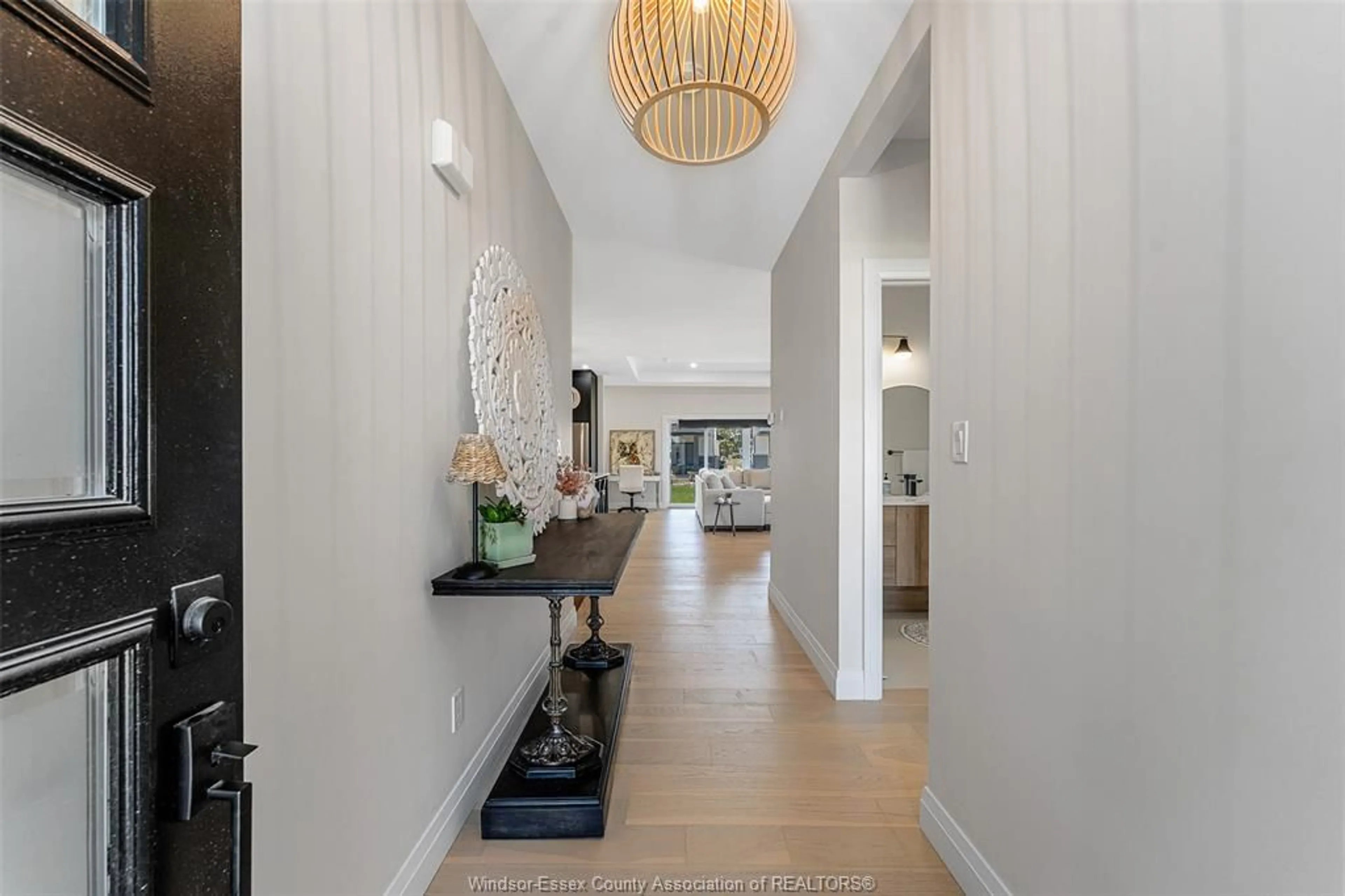 Indoor entryway for 8028 Meo Blvd, LaSalle Ontario N9H 0P3