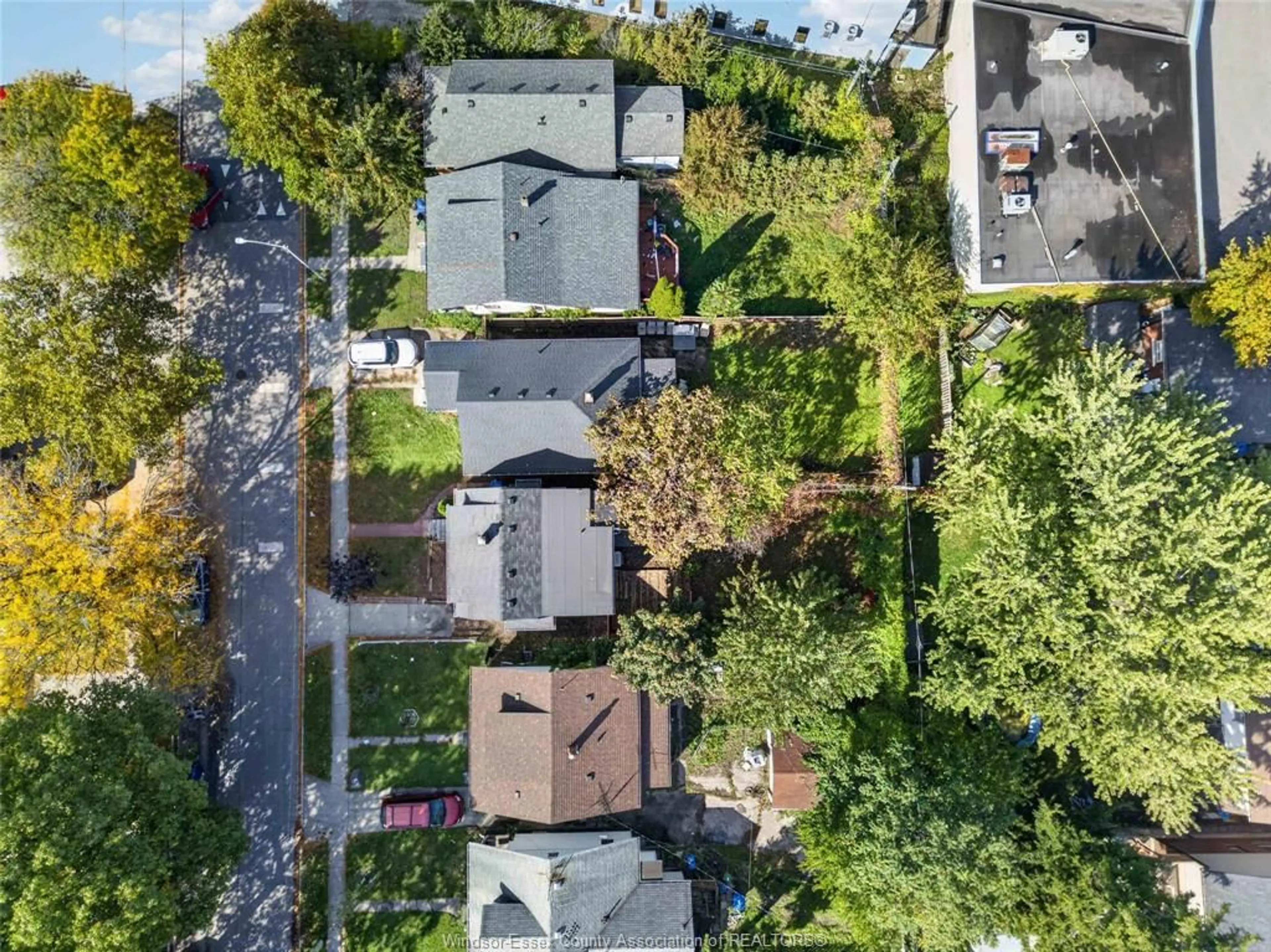A pic from outside/outdoor area/front of a property/back of a property/a pic from drone, street for 2130 CHURCH St, Windsor Ontario N8X 1V7