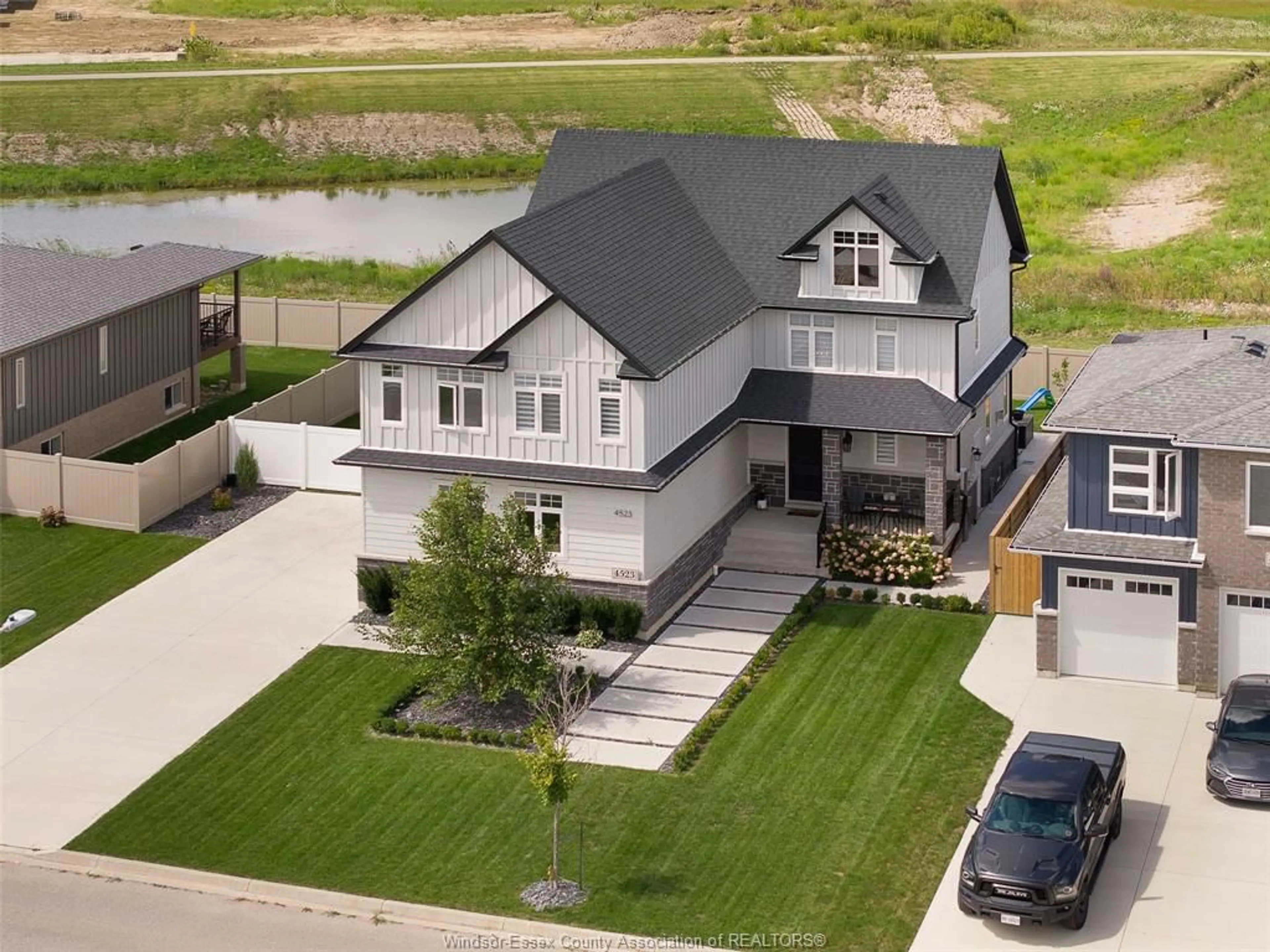 A pic from outside/outdoor area/front of a property/back of a property/a pic from drone, street for 4523 ANDERSON, Lakeshore Ontario N0P 1J0