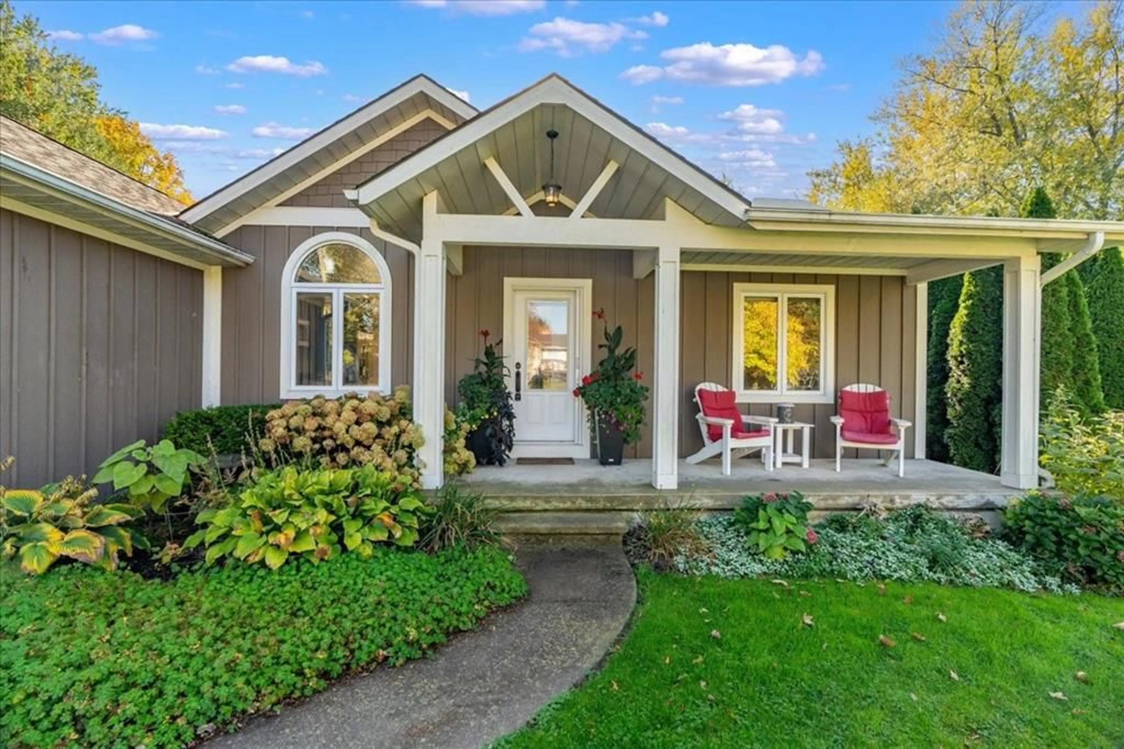 Home with vinyl exterior material, street for 8447 KEITH St, Lambton Shores Ontario N0N 1J7