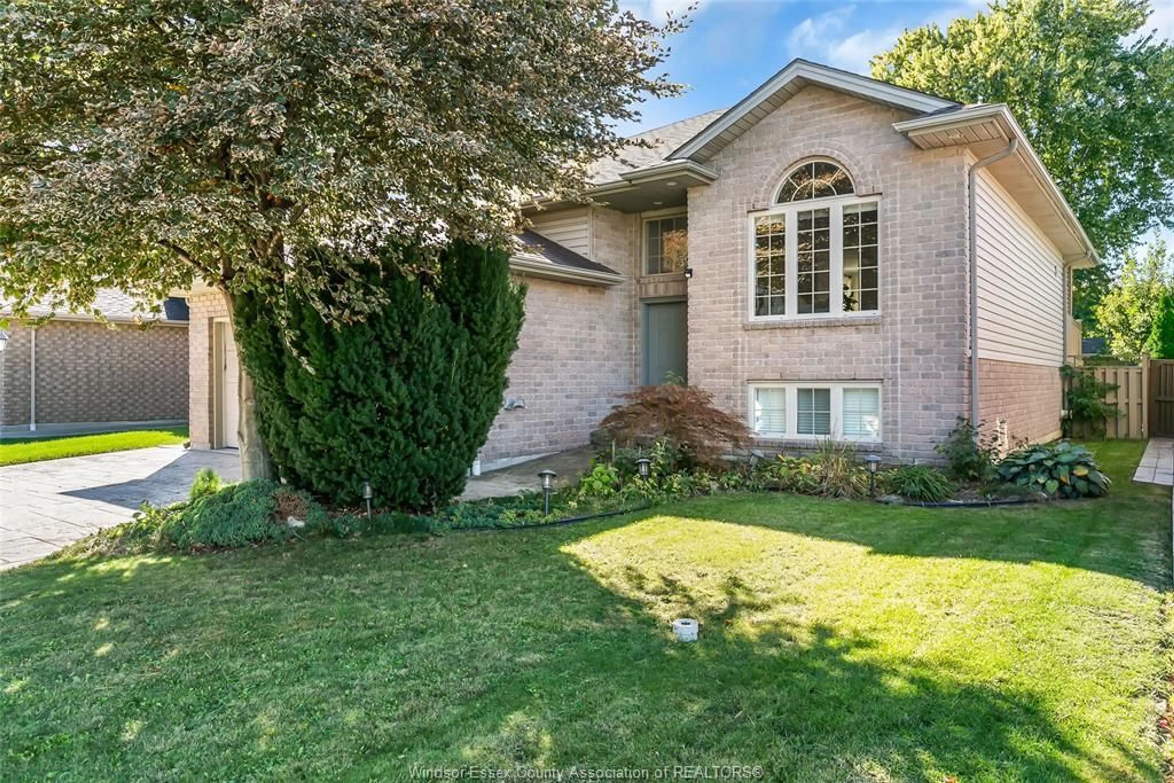Home with brick exterior material, street for 2955 RUTH Rd, Windsor Ontario N8R 2K7
