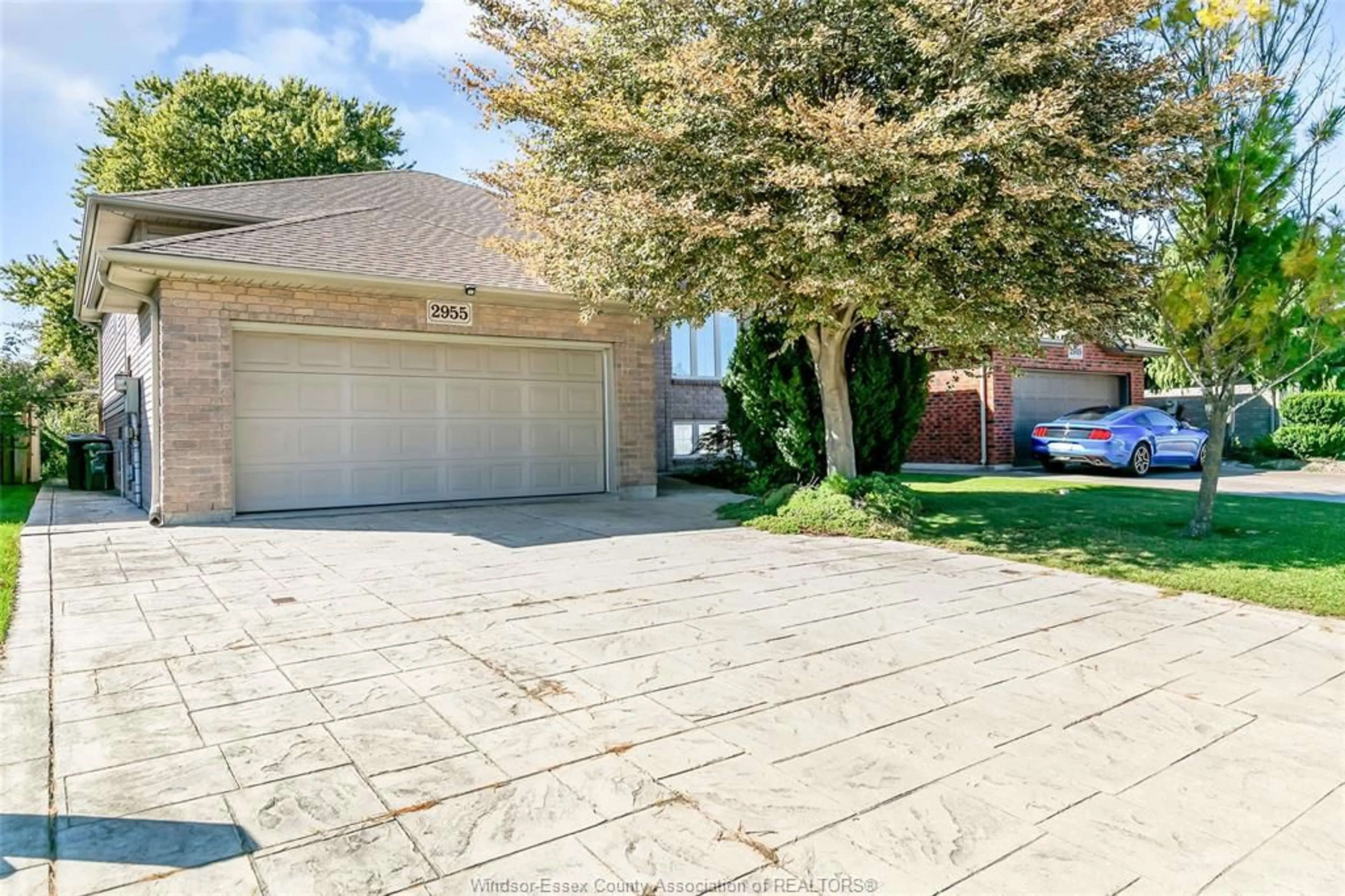 A pic from outside/outdoor area/front of a property/back of a property/a pic from drone, street for 2955 RUTH Rd, Windsor Ontario N8R 2K7