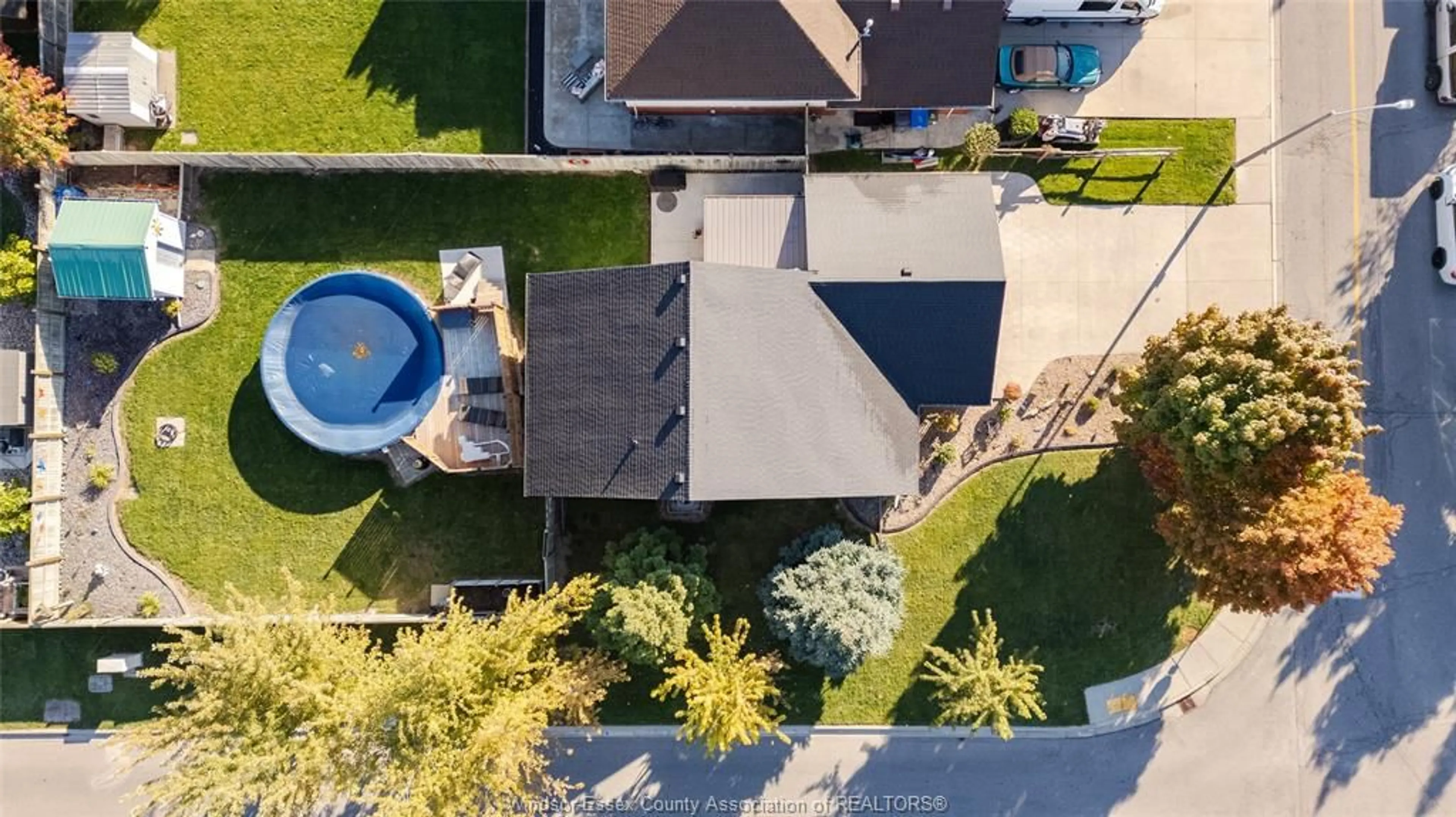 A pic from outside/outdoor area/front of a property/back of a property/a pic from drone, street for 280 McLellan, Amherstburg Ontario N9V 4C5