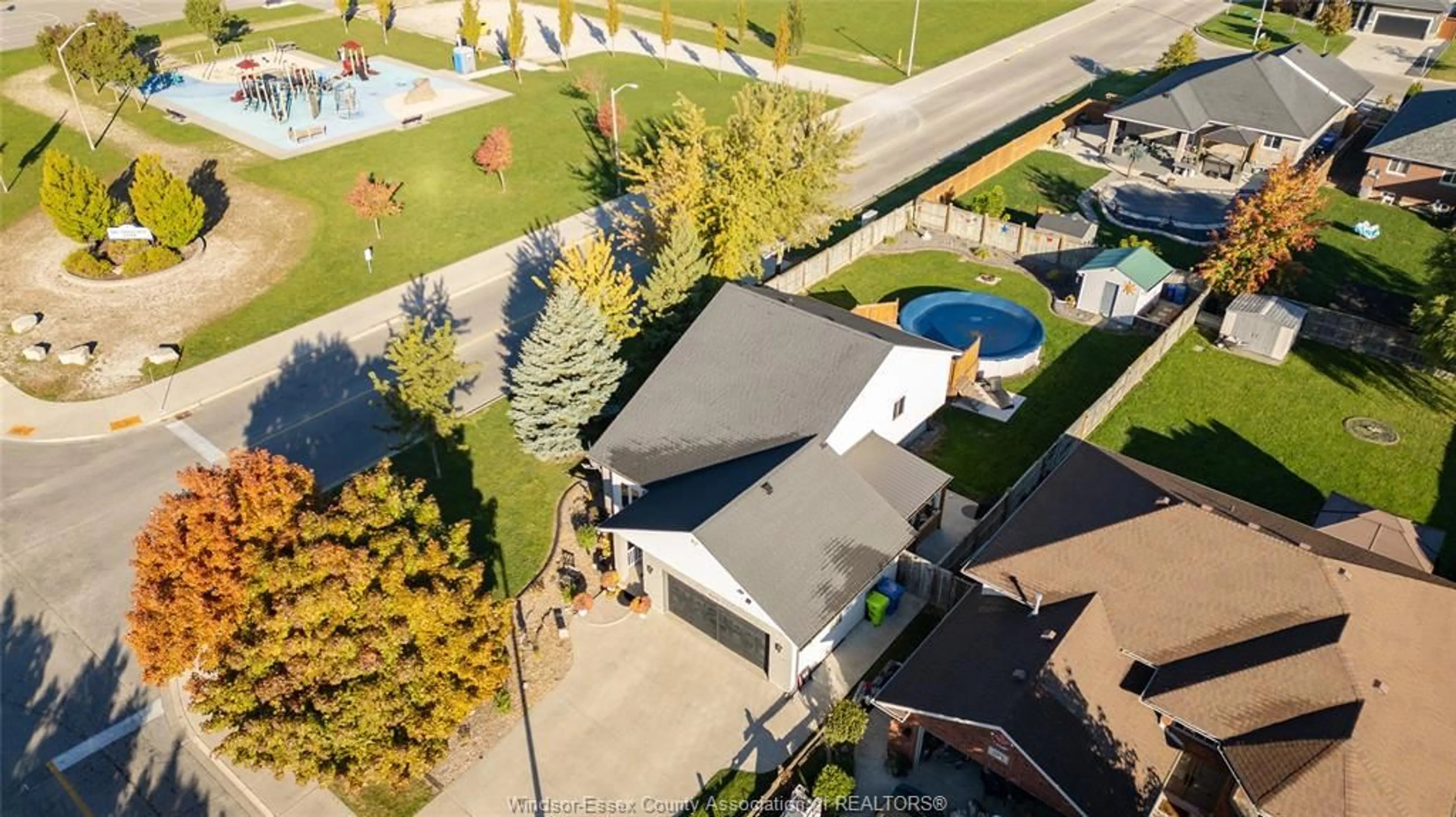 A pic from outside/outdoor area/front of a property/back of a property/a pic from drone, street for 280 McLellan, Amherstburg Ontario N9V 4C5