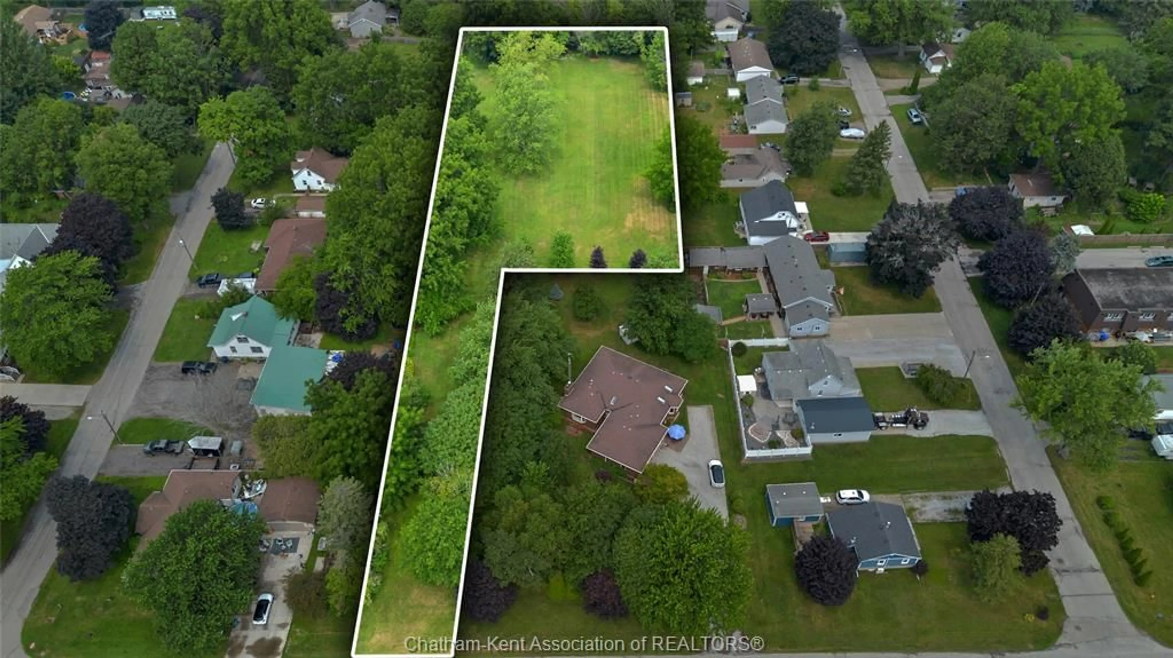 A pic from outside/outdoor area/front of a property/back of a property/a pic from drone, street for V/L MYRTLE St, Ridgetown Ontario N0P 2C0