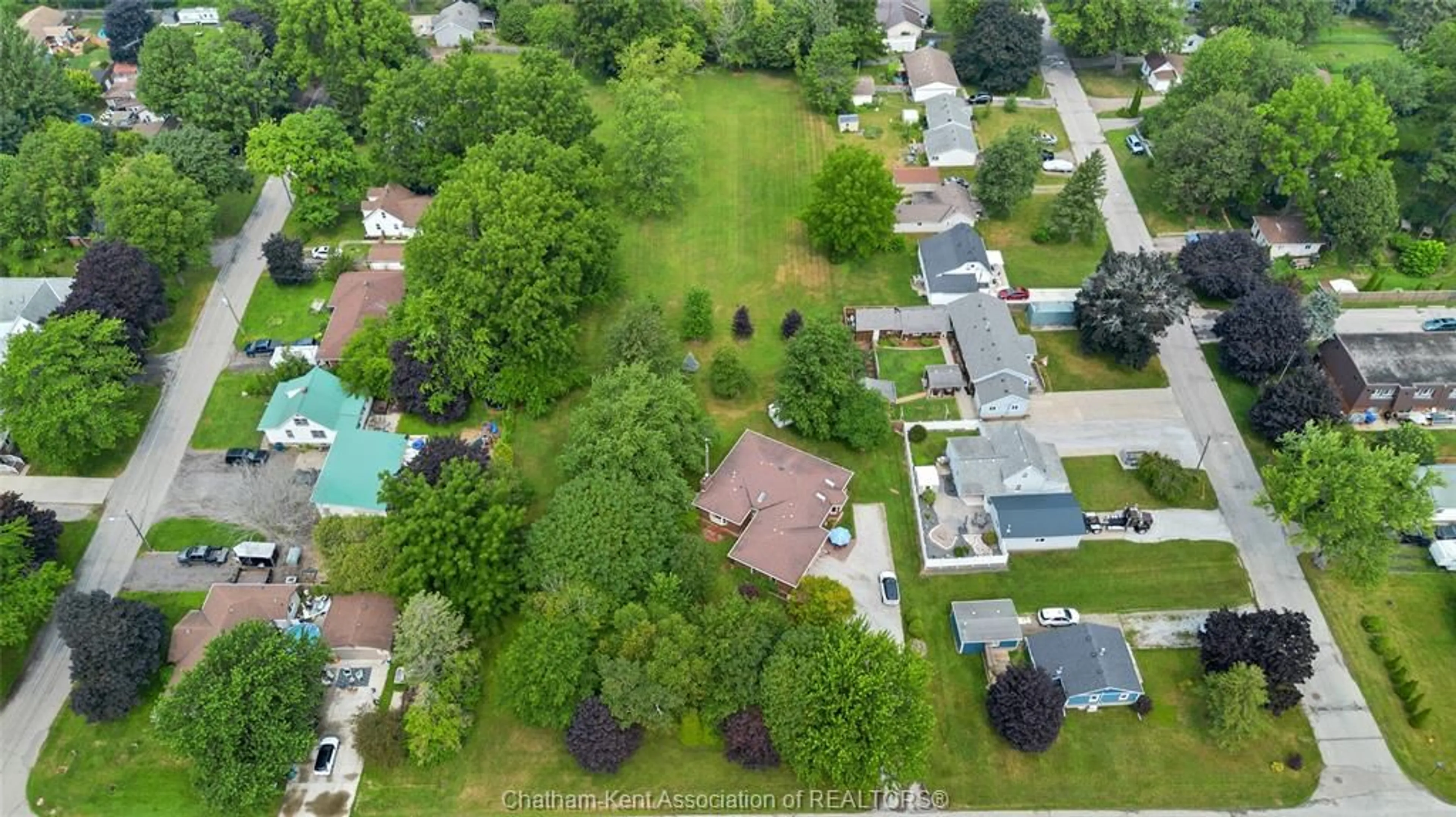 A pic from outside/outdoor area/front of a property/back of a property/a pic from drone, street for V/L MYRTLE St, Ridgetown Ontario N0P 2C0