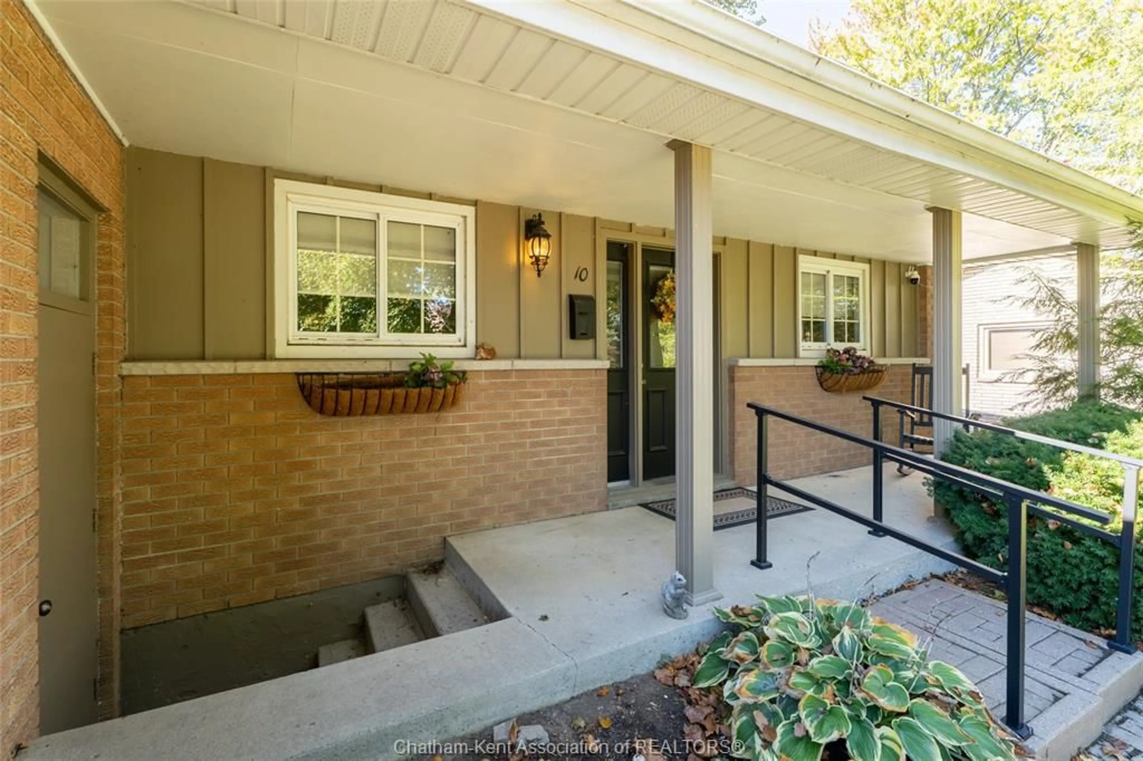 Unknown for 10 Souriquois St, Chatham Ontario N7M 2T2