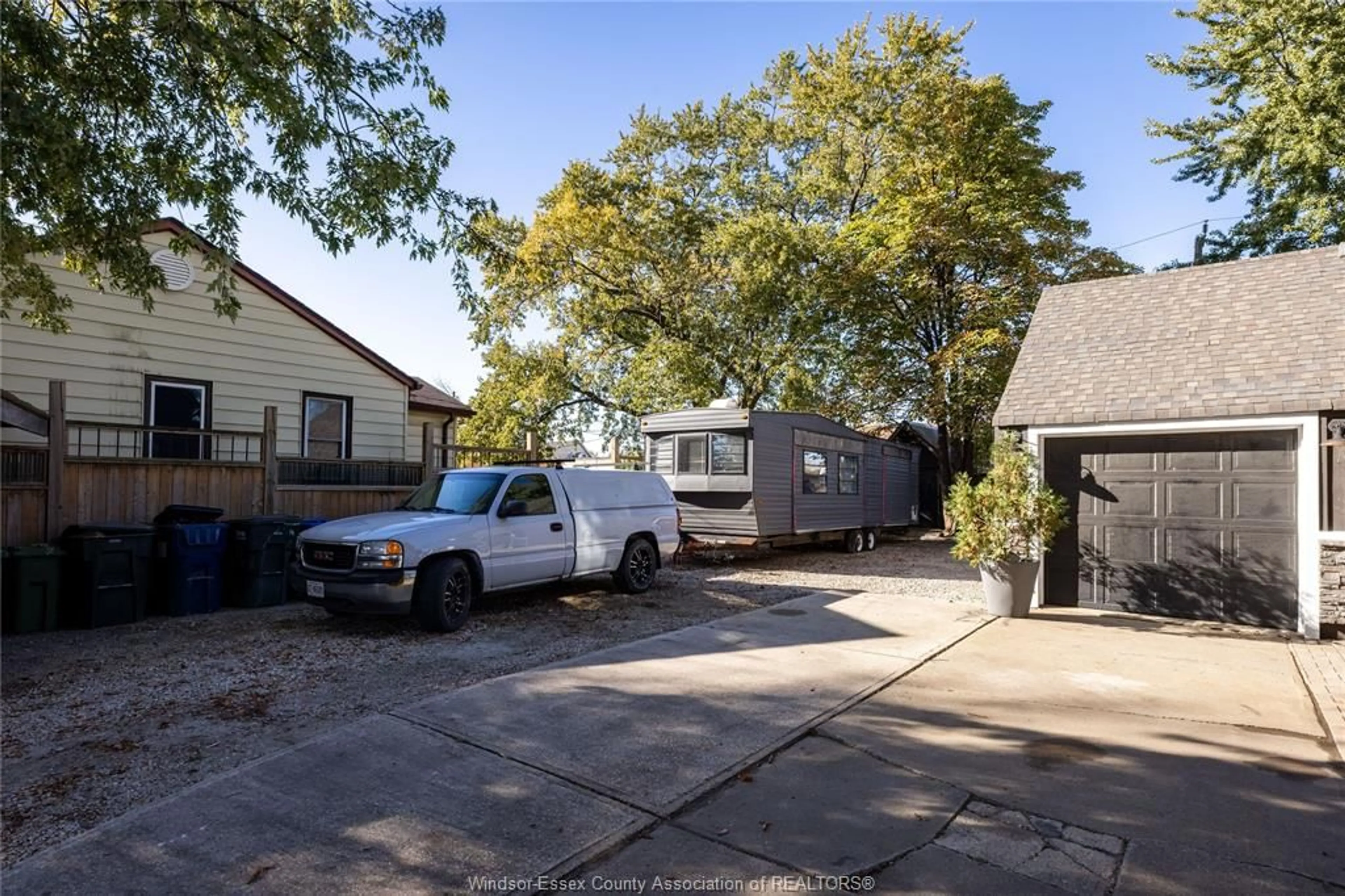 A pic from outside/outdoor area/front of a property/back of a property/a pic from drone, street for 558 Edinborough St, Windsor Ontario N8X 3C6