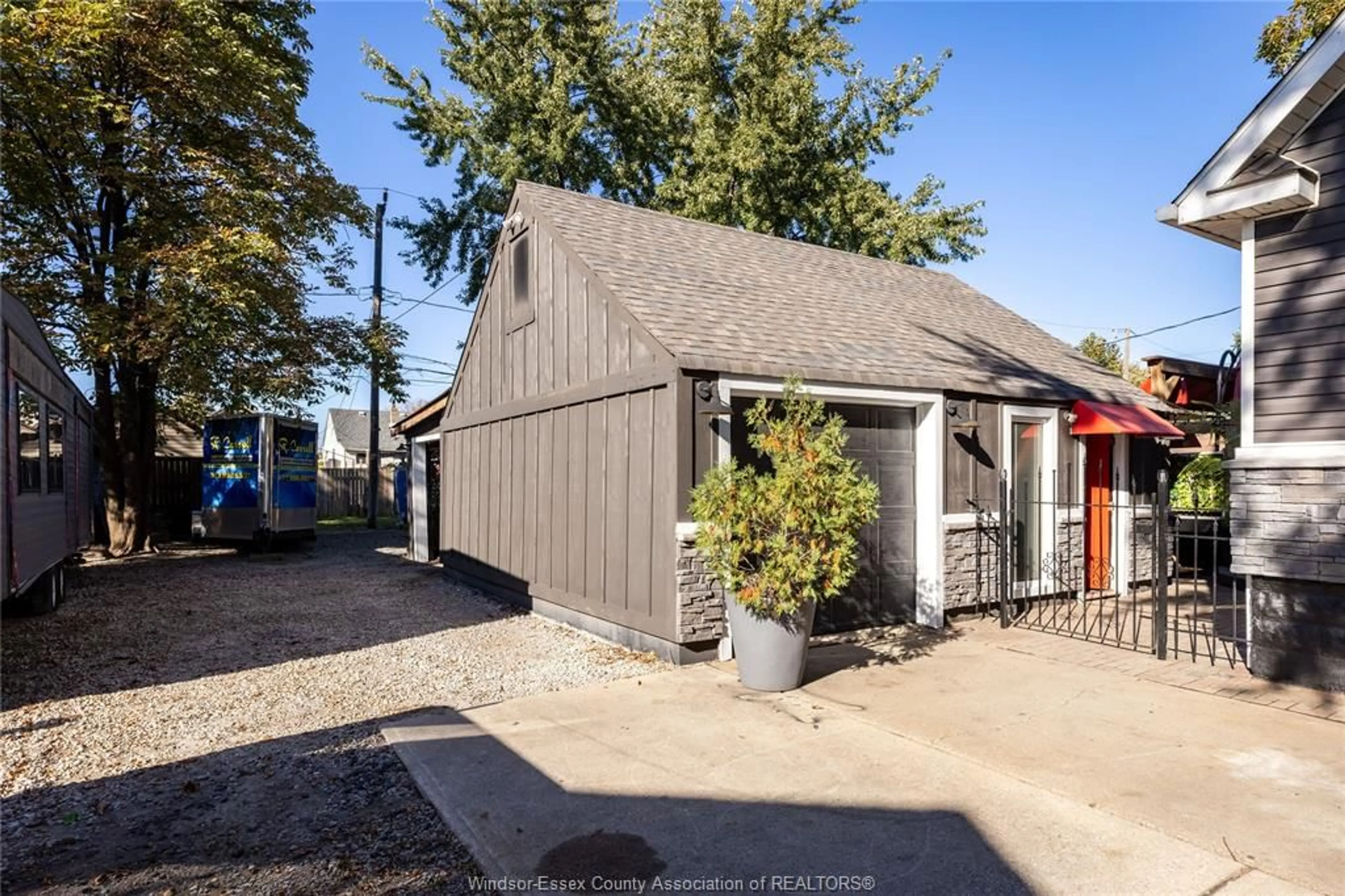 Unknown for 558 Edinborough St, Windsor Ontario N8X 3C6
