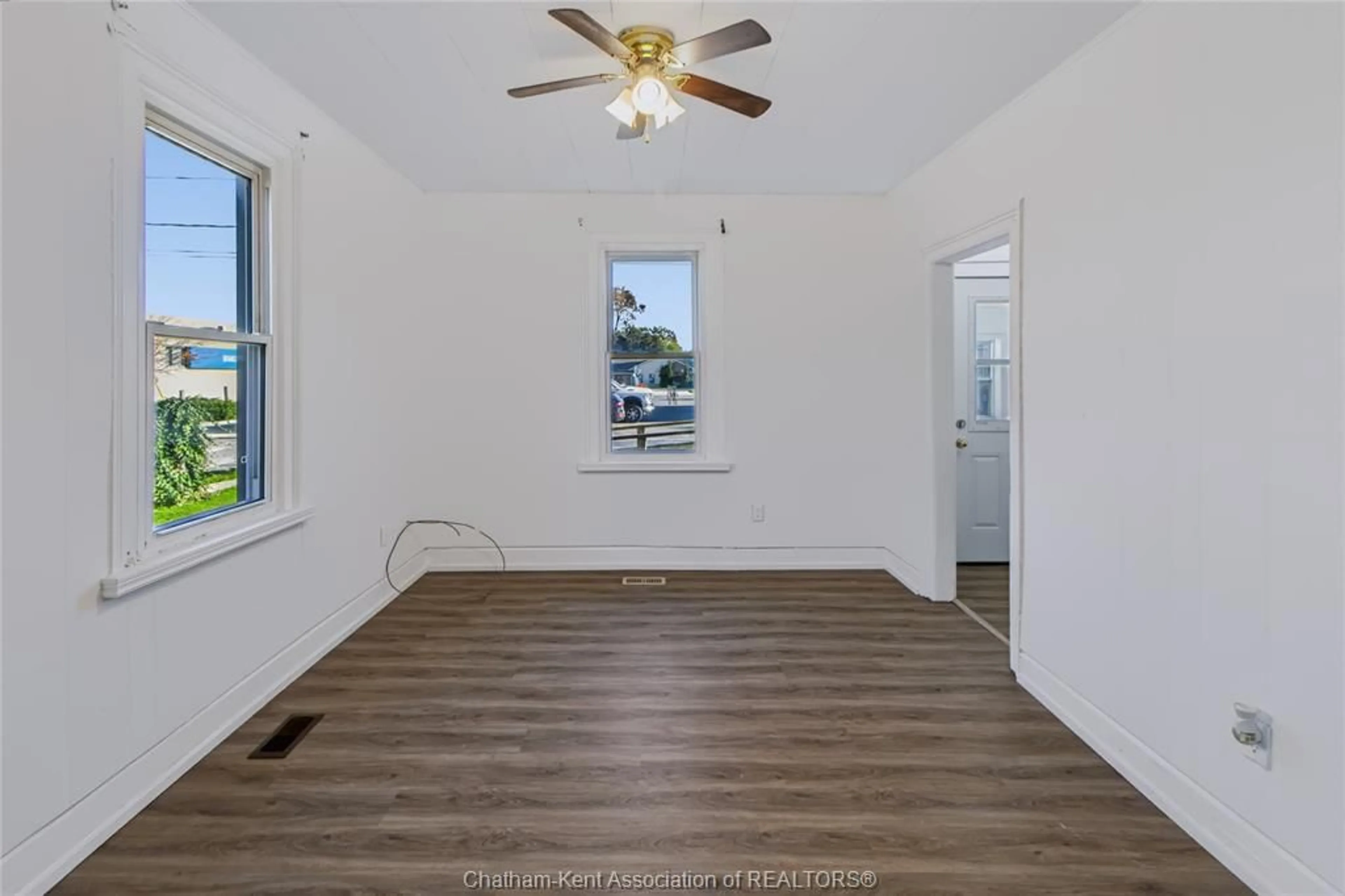 A pic of a room for 14 Kendall St, Chatham Ontario N7M 2X5