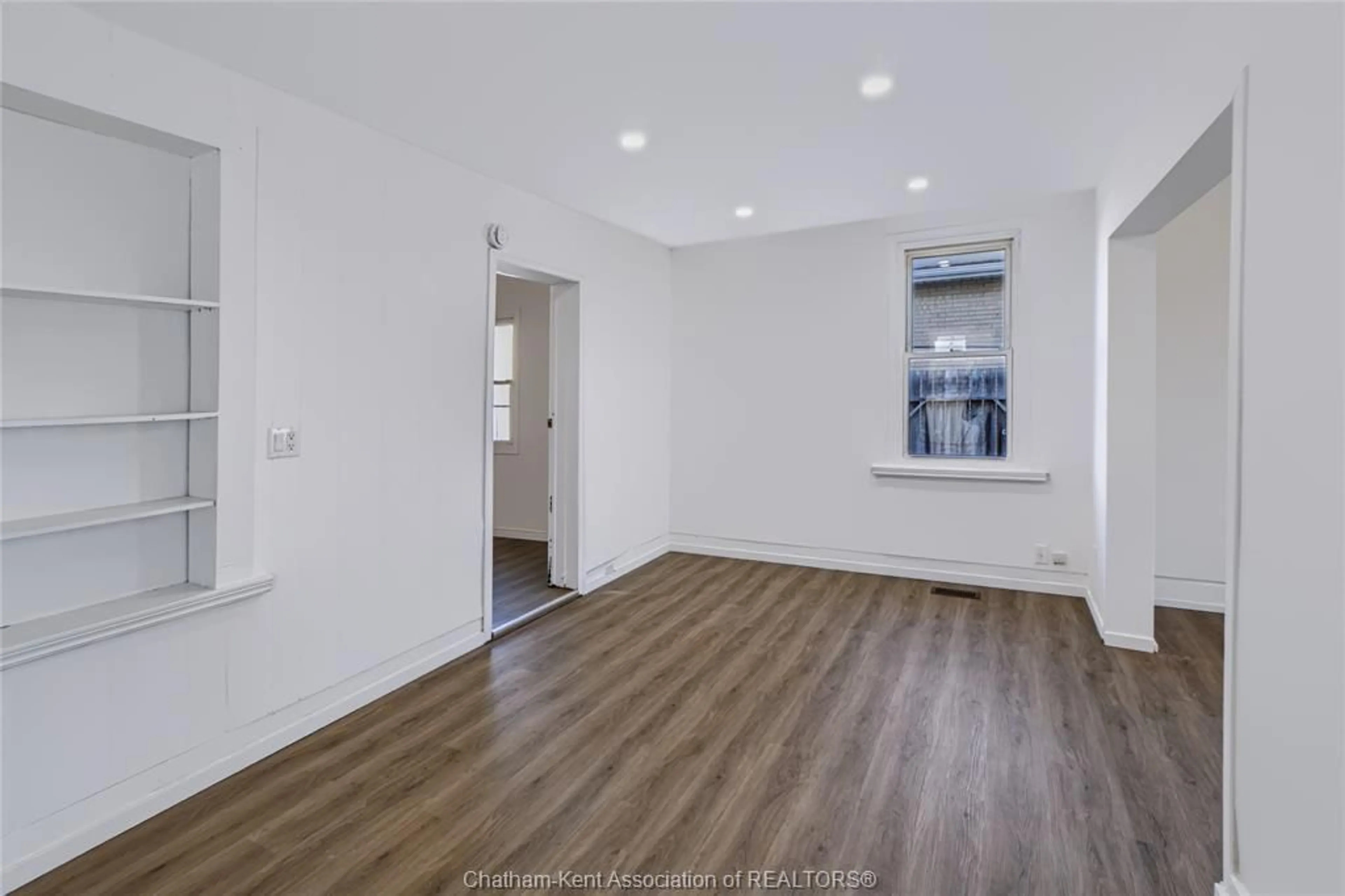 A pic of a room for 14 Kendall St, Chatham Ontario N7M 2X5