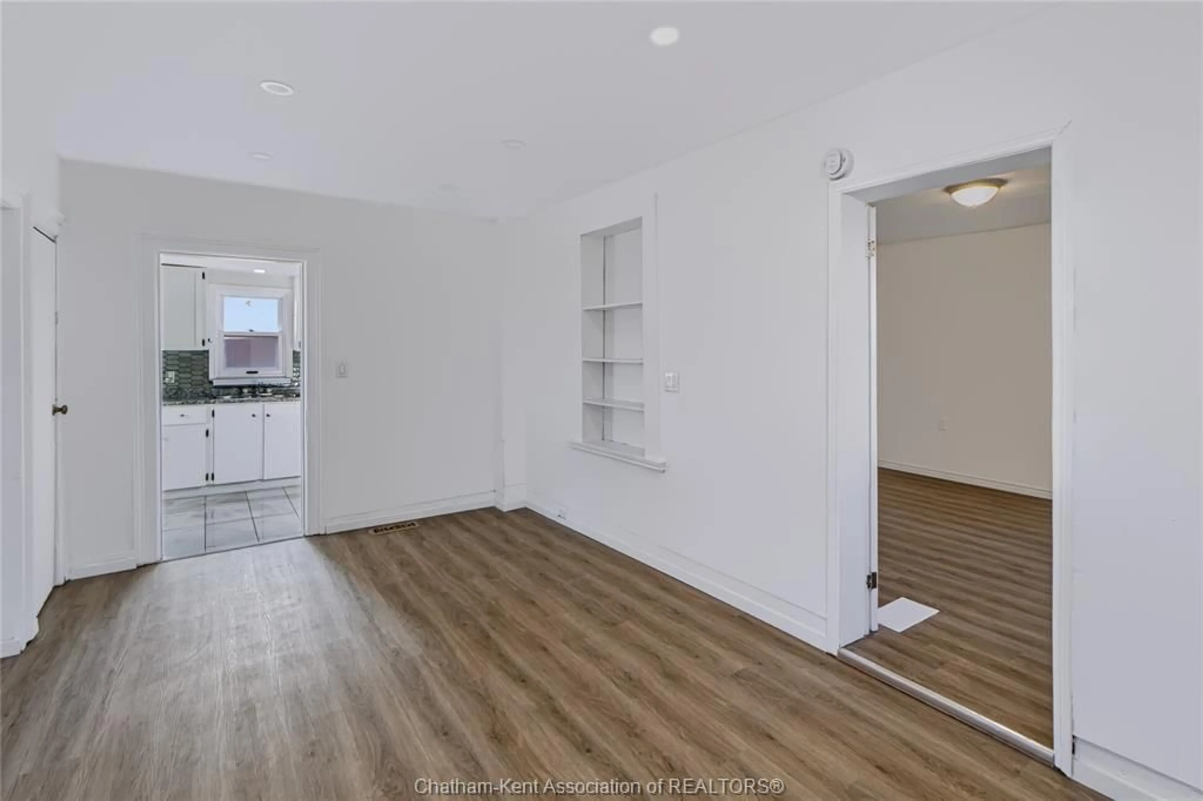A pic of a room for 14 Kendall St, Chatham Ontario N7M 2X5
