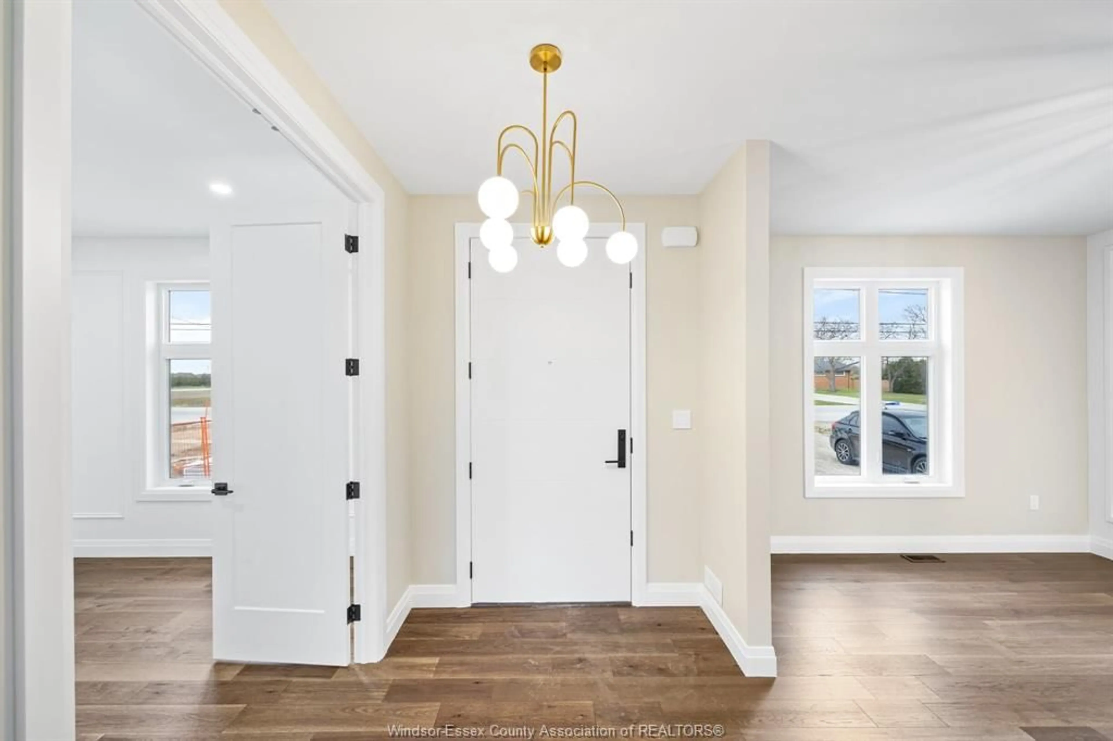 Indoor entryway for 5101 HURON CHURCH LINE Rd, LaSalle Ontario N9H 0N2