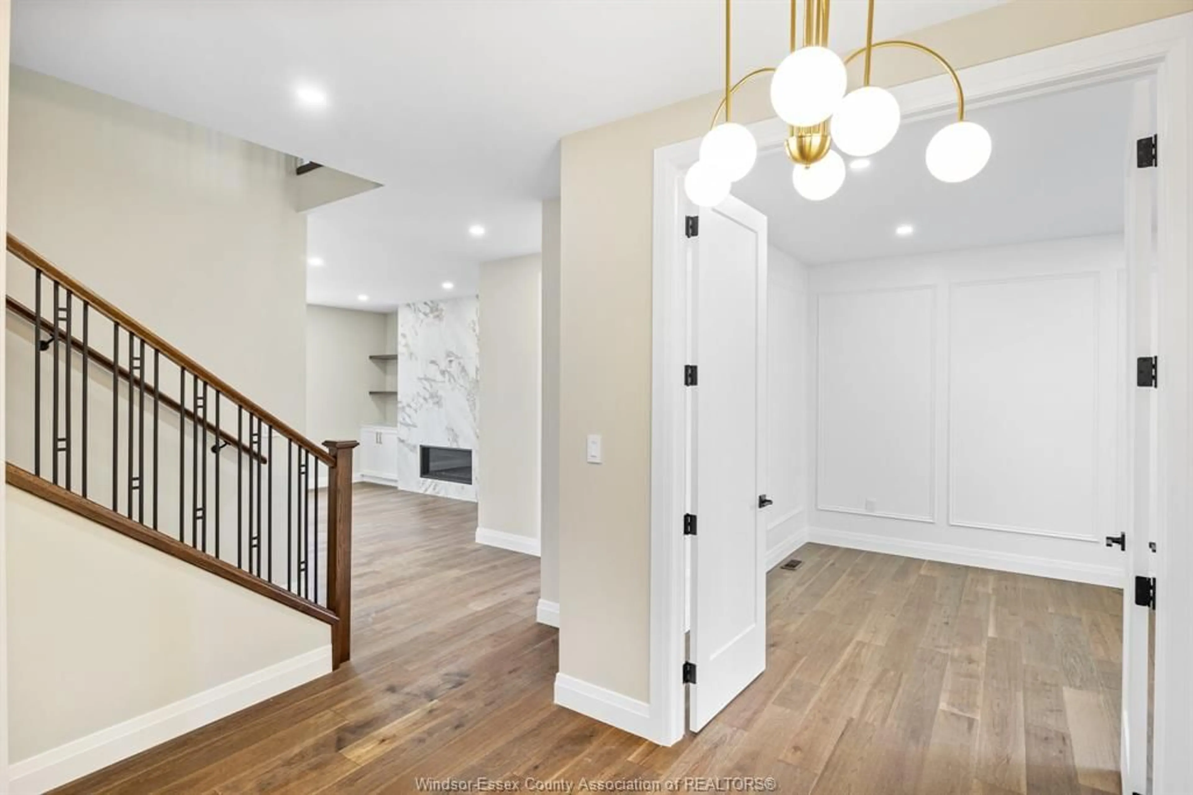 Indoor entryway for 5101 HURON CHURCH LINE Rd, LaSalle Ontario N9H 0N2