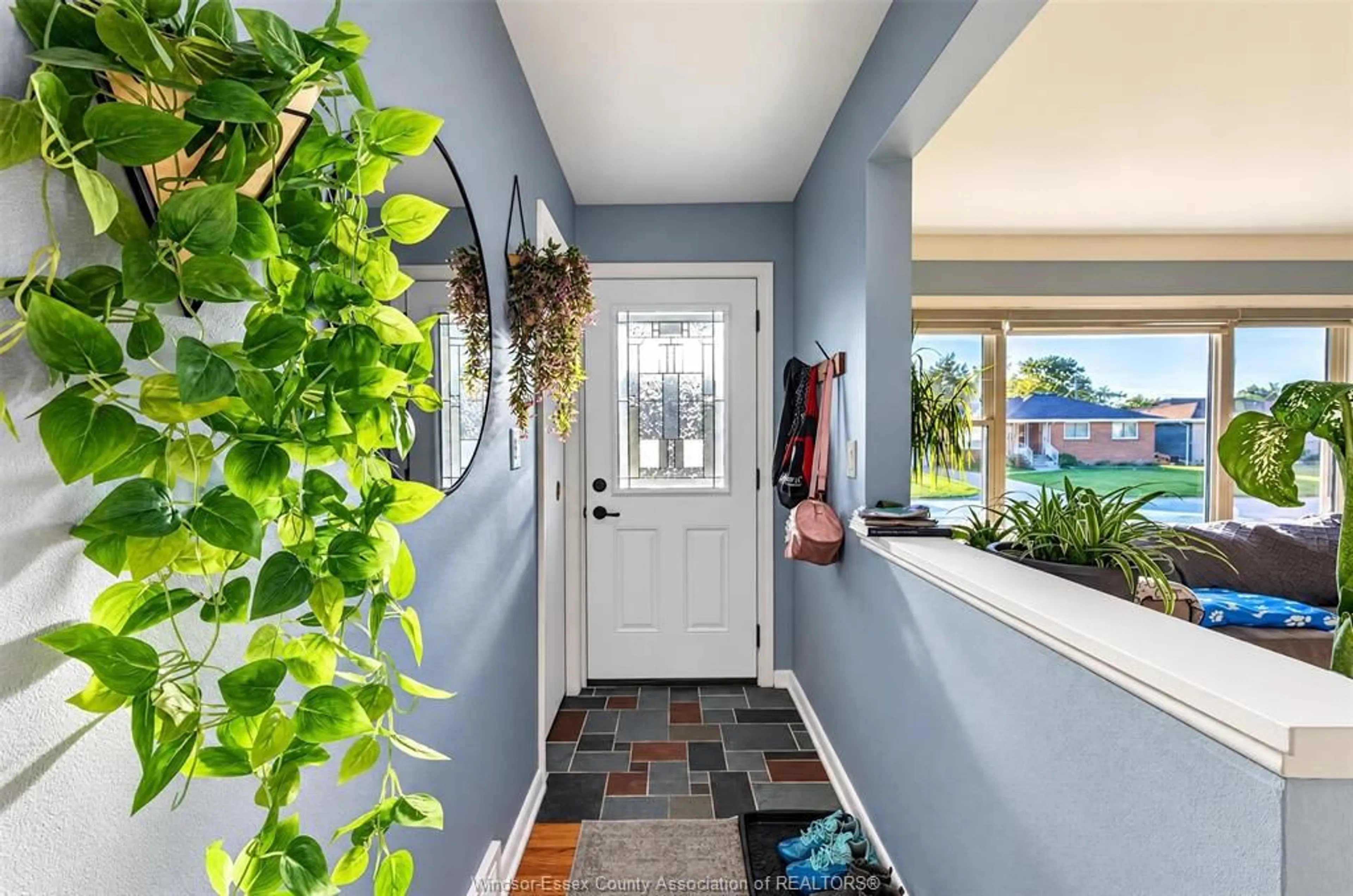 Indoor entryway for 2346 LEONARD, Windsor Ontario N8W 4L7