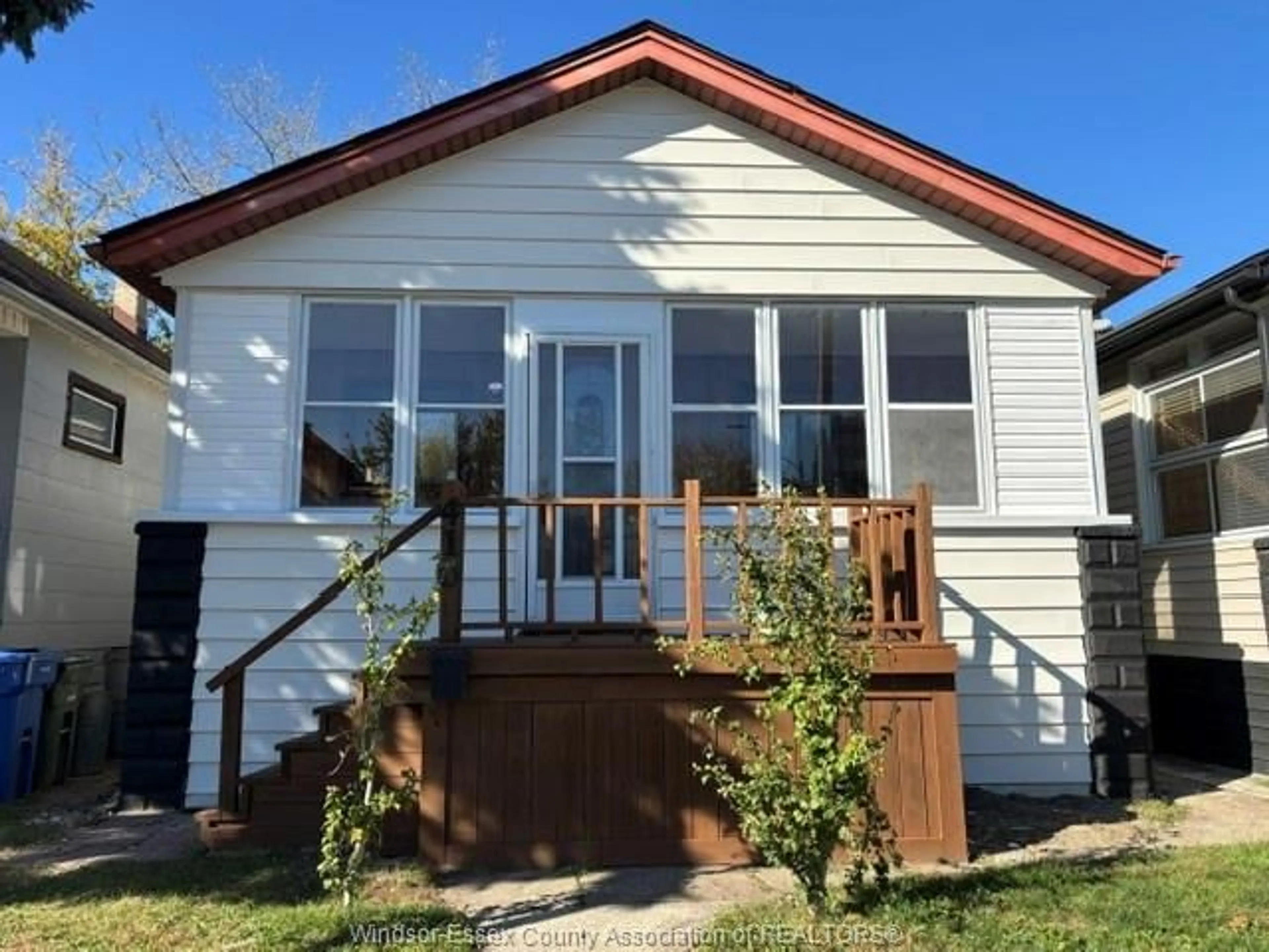 Home with vinyl exterior material, street for 410 CAROLINE, Windsor Ontario N9A 6A6