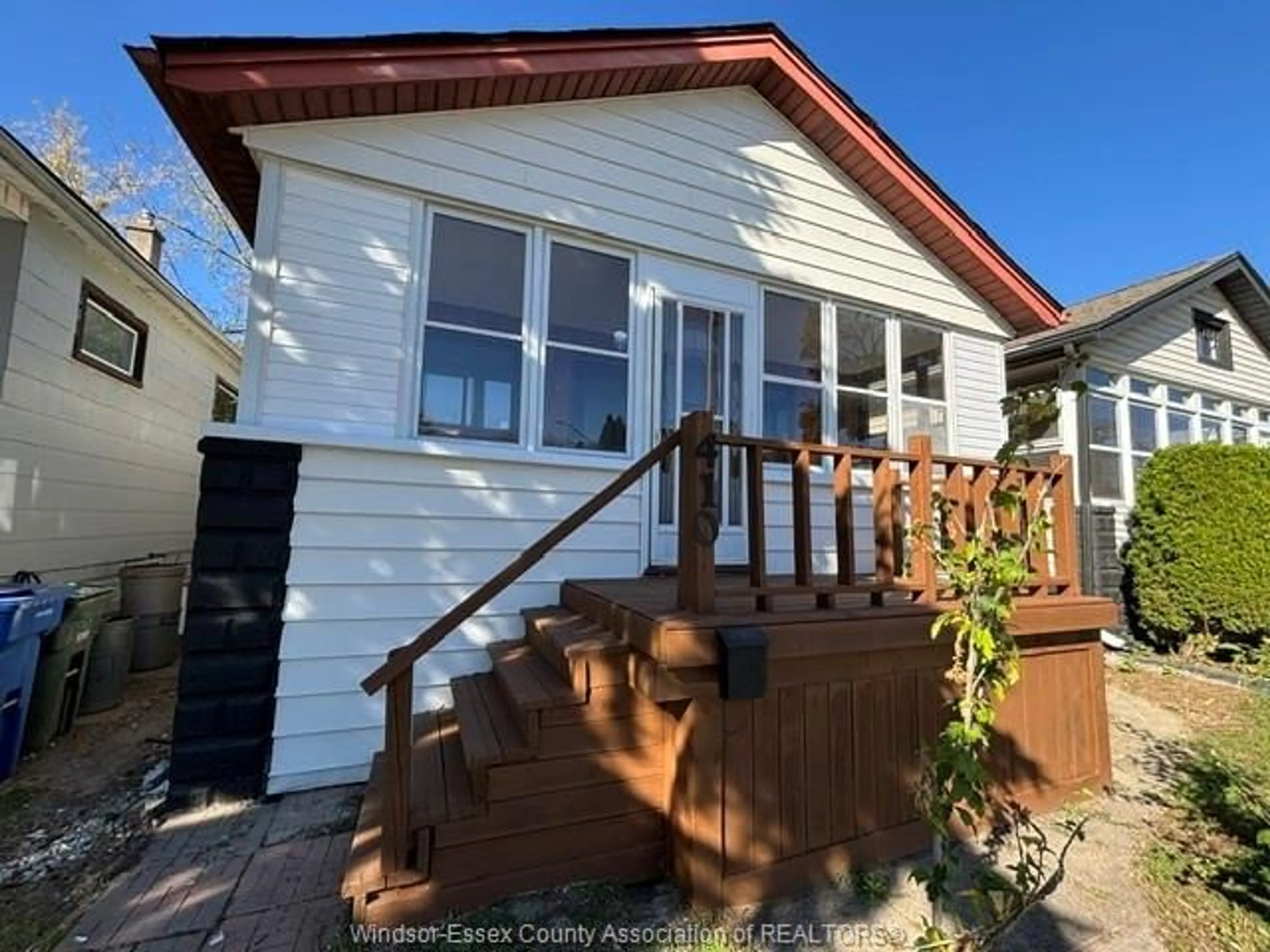 A pic from outside/outdoor area/front of a property/back of a property/a pic from drone, street for 410 CAROLINE, Windsor Ontario N9A 6A6