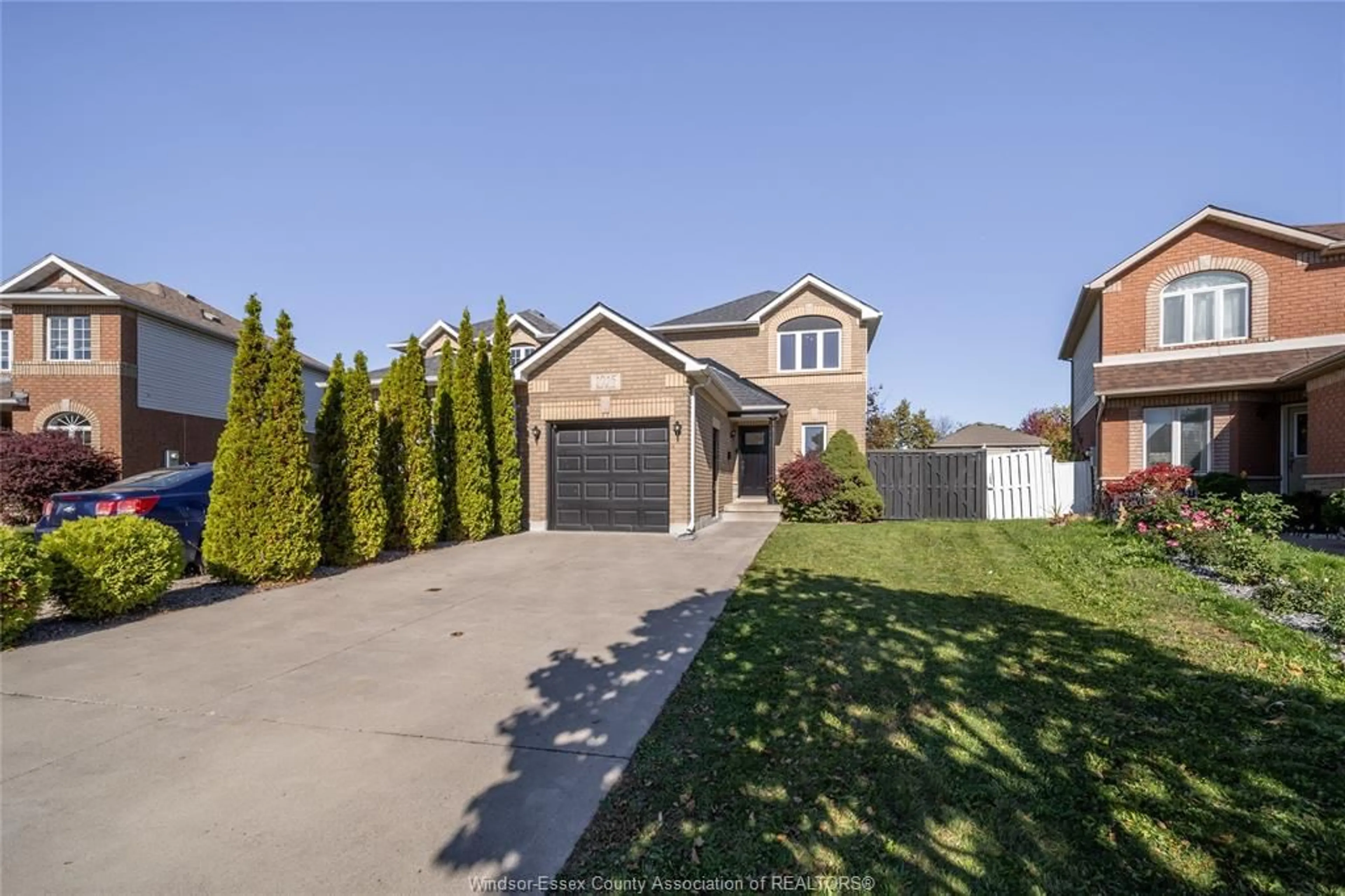 A pic from outside/outdoor area/front of a property/back of a property/a pic from drone, street for 1016 PEACH BLOSSOM CRESCENT, Windsor Ontario N9G 2R5