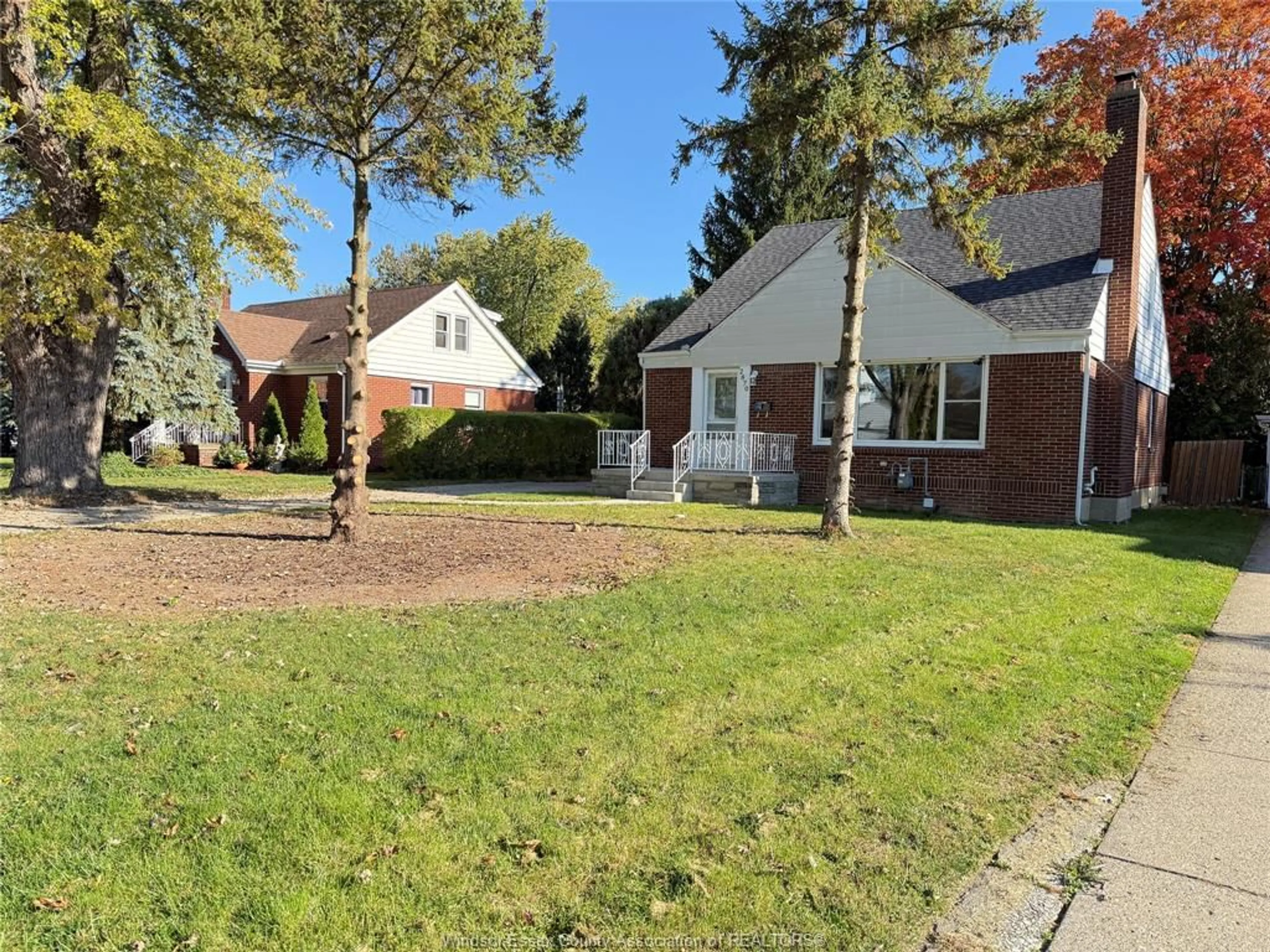 A pic from outside/outdoor area/front of a property/back of a property/a pic from drone, street for 2870 ALEXANDRA Ave, Windsor Ontario N9E 2J7