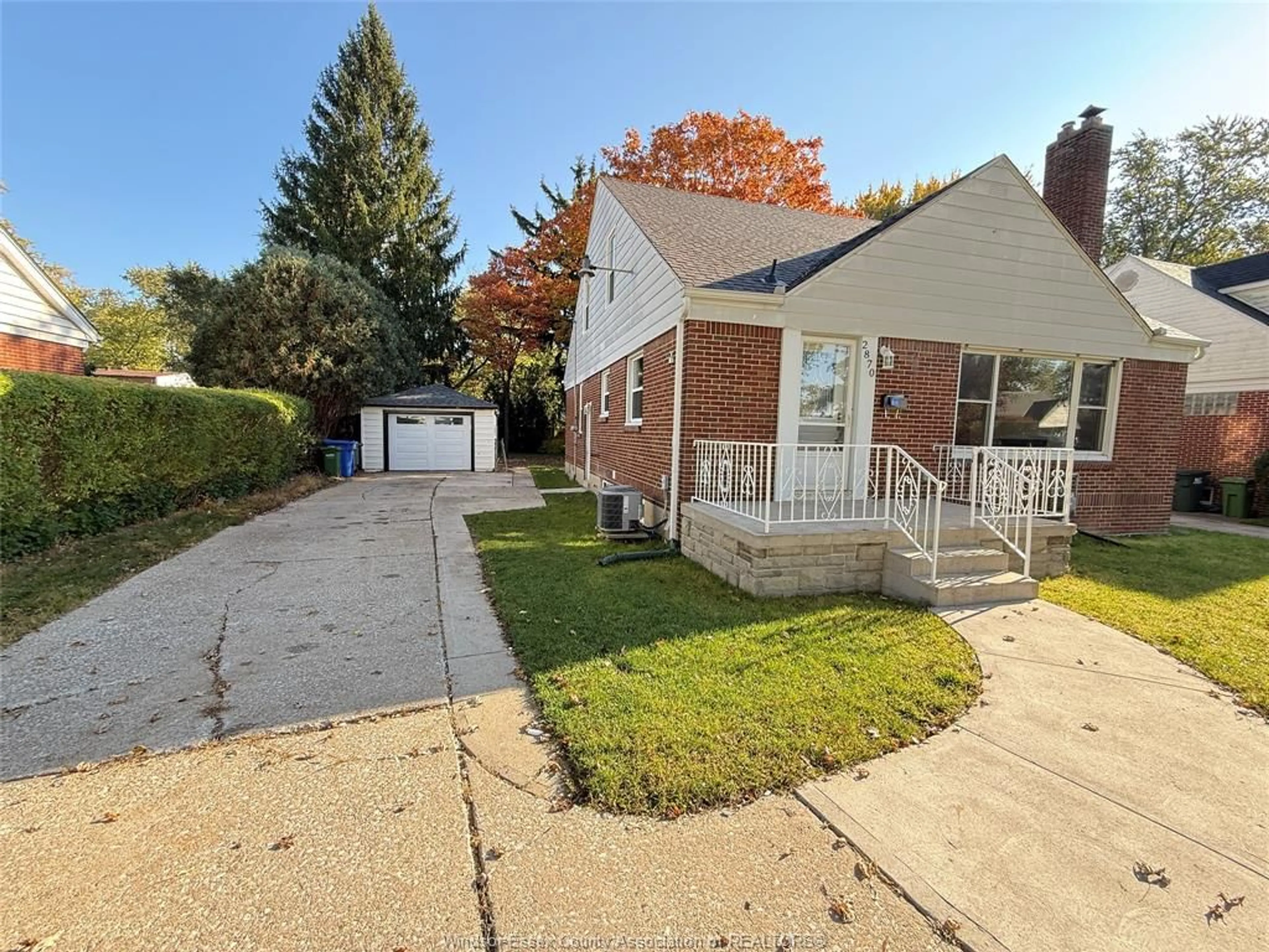 A pic from outside/outdoor area/front of a property/back of a property/a pic from drone, street for 2870 ALEXANDRA Ave, Windsor Ontario N9E 2J7