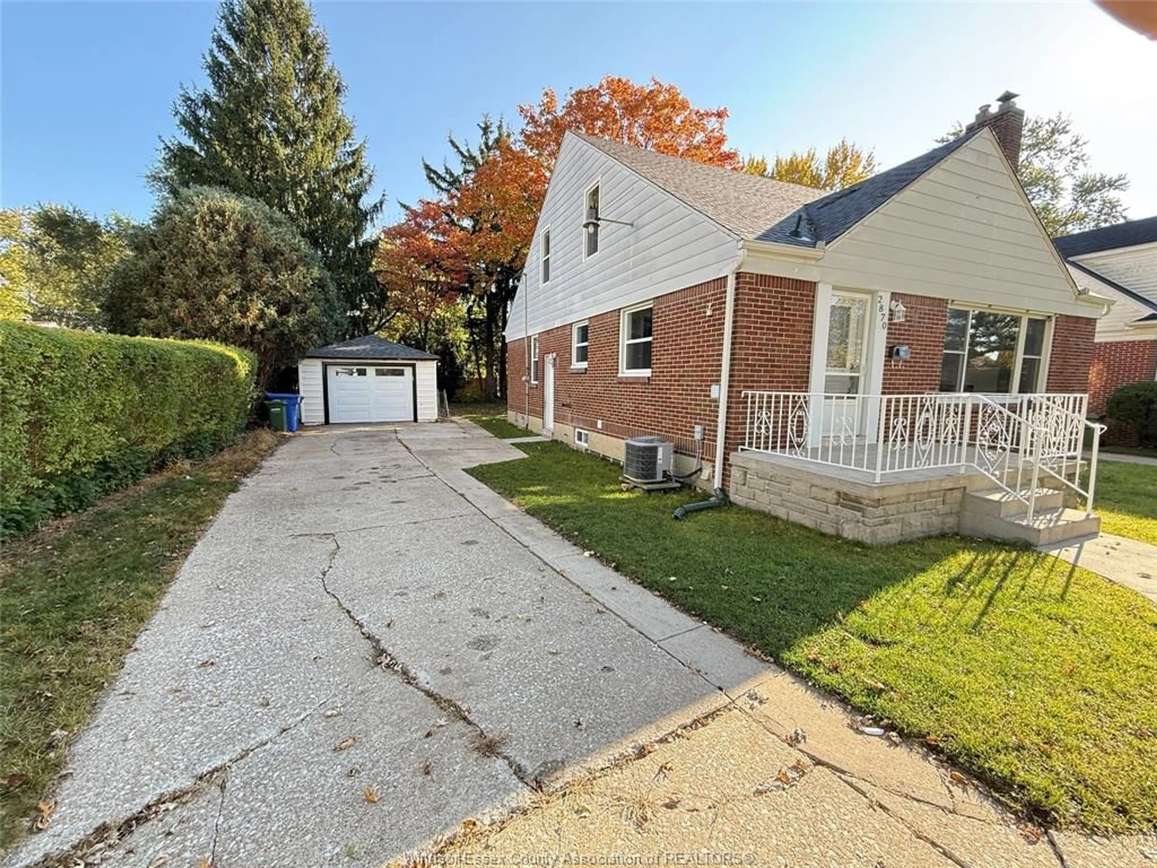 A pic from outside/outdoor area/front of a property/back of a property/a pic from drone, street for 2870 ALEXANDRA Ave, Windsor Ontario N9E 2J7