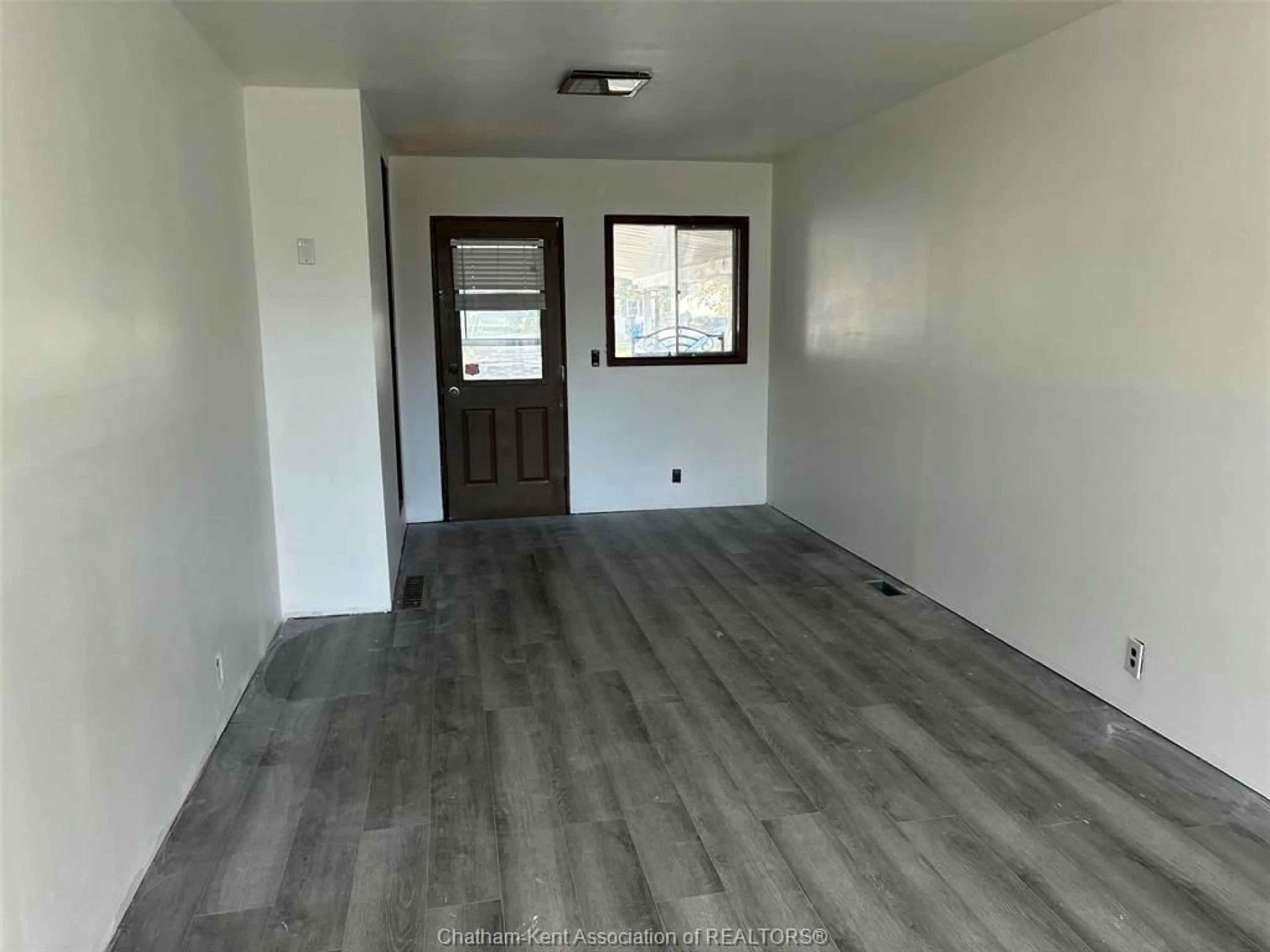 A pic of a room for 81 Dundas St, Wallaceburg Ontario N8A 2J3
