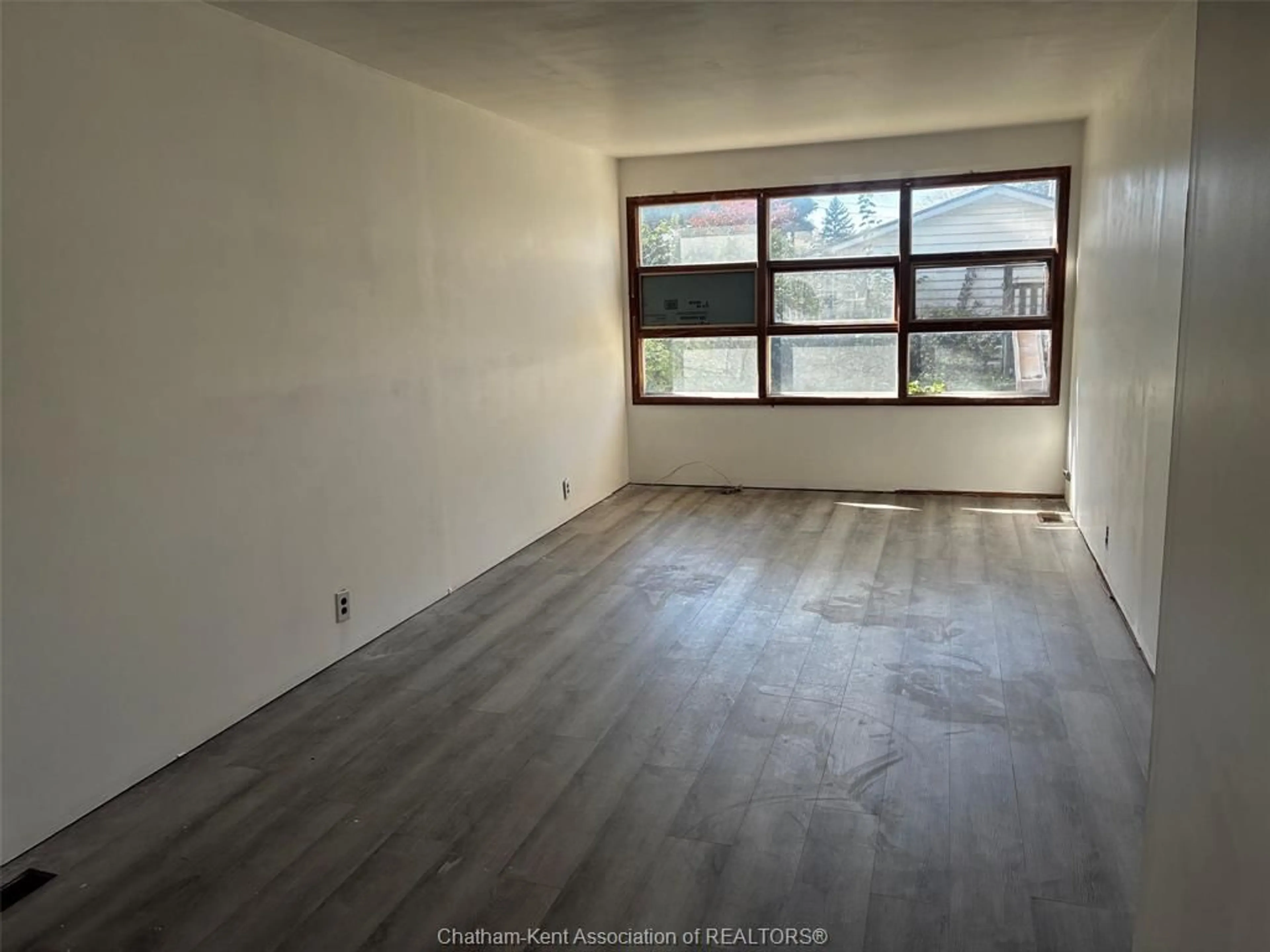 A pic of a room for 81 Dundas St, Wallaceburg Ontario N8A 2J3