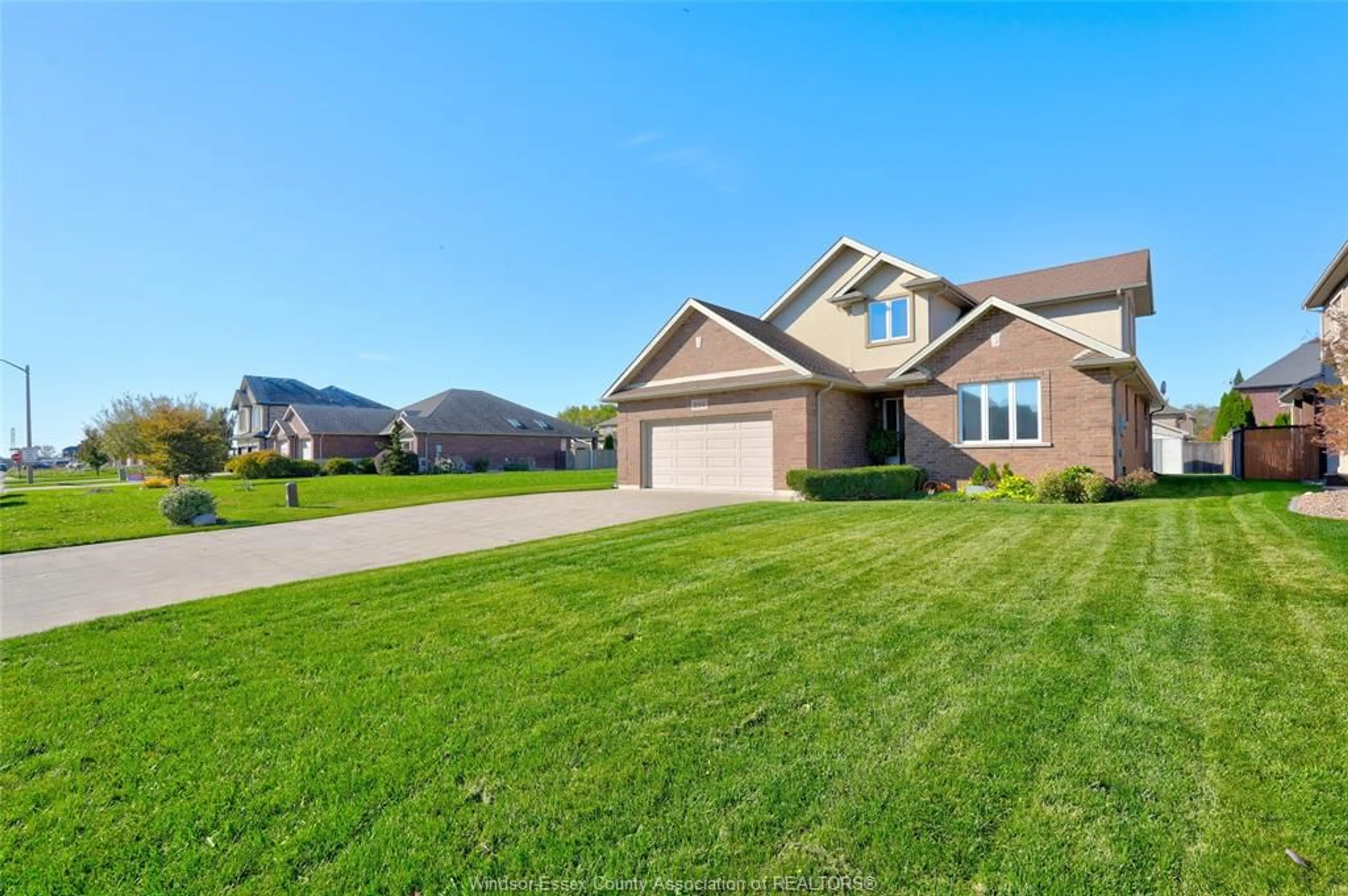 A pic from outside/outdoor area/front of a property/back of a property/a pic from drone, street for 256 MAXWELL Cres, Lakeshore Ontario N8L 0S9