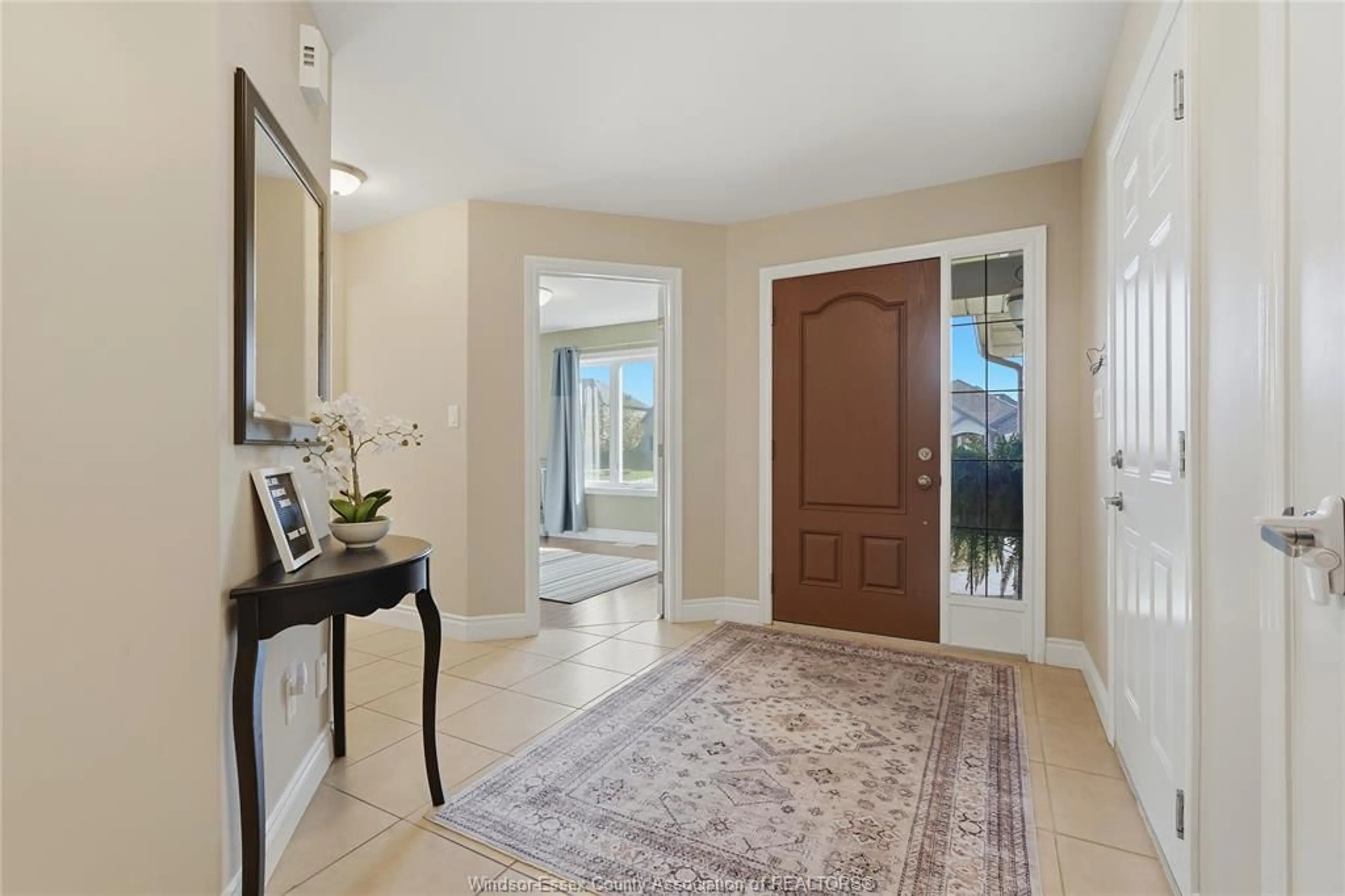 Indoor entryway for 256 MAXWELL Cres, Lakeshore Ontario N8L 0S9