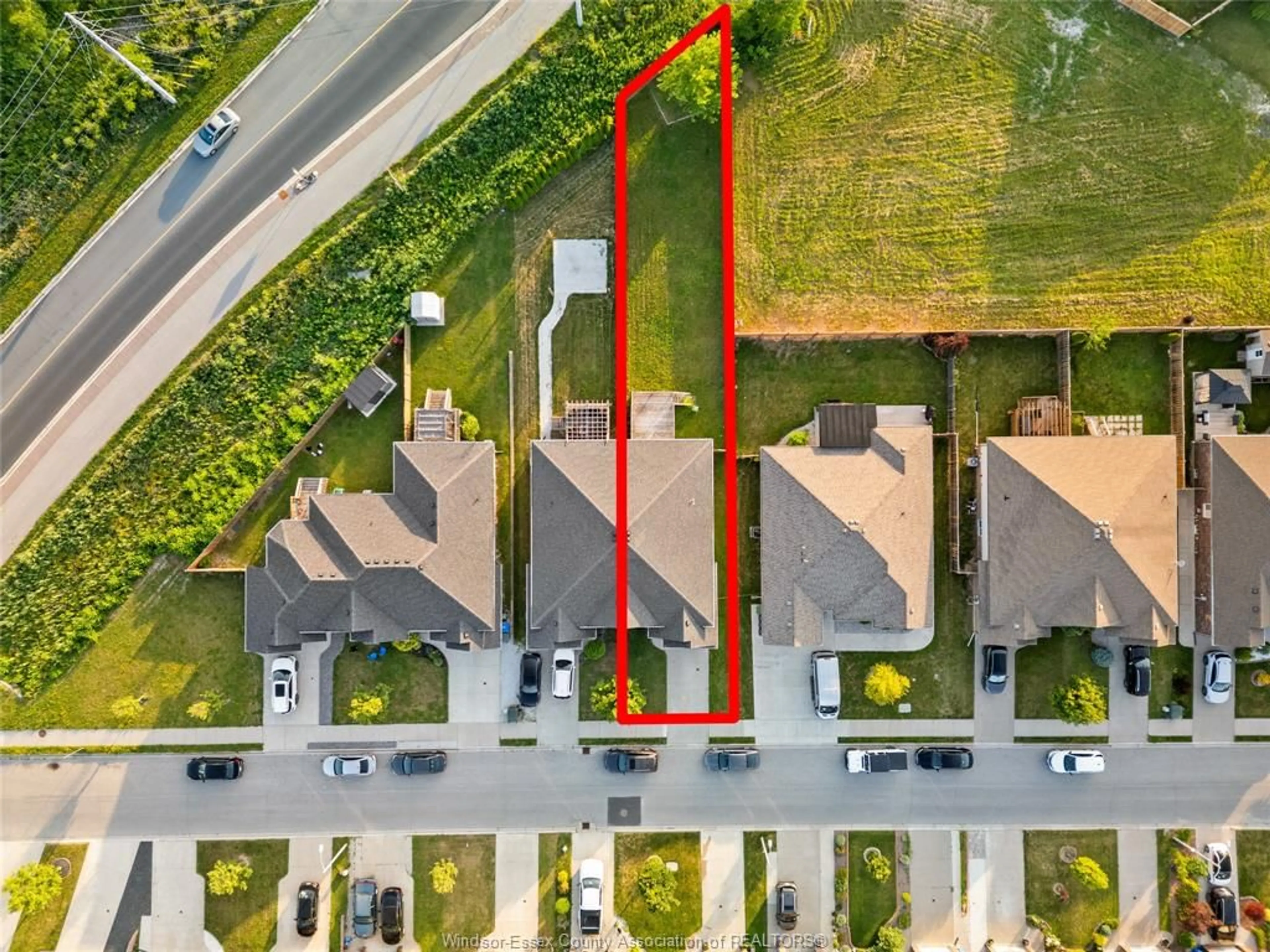 A pic from outside/outdoor area/front of a property/back of a property/a pic from drone, street for 3237 SEVILLE, Windsor Ontario N8M 0A3