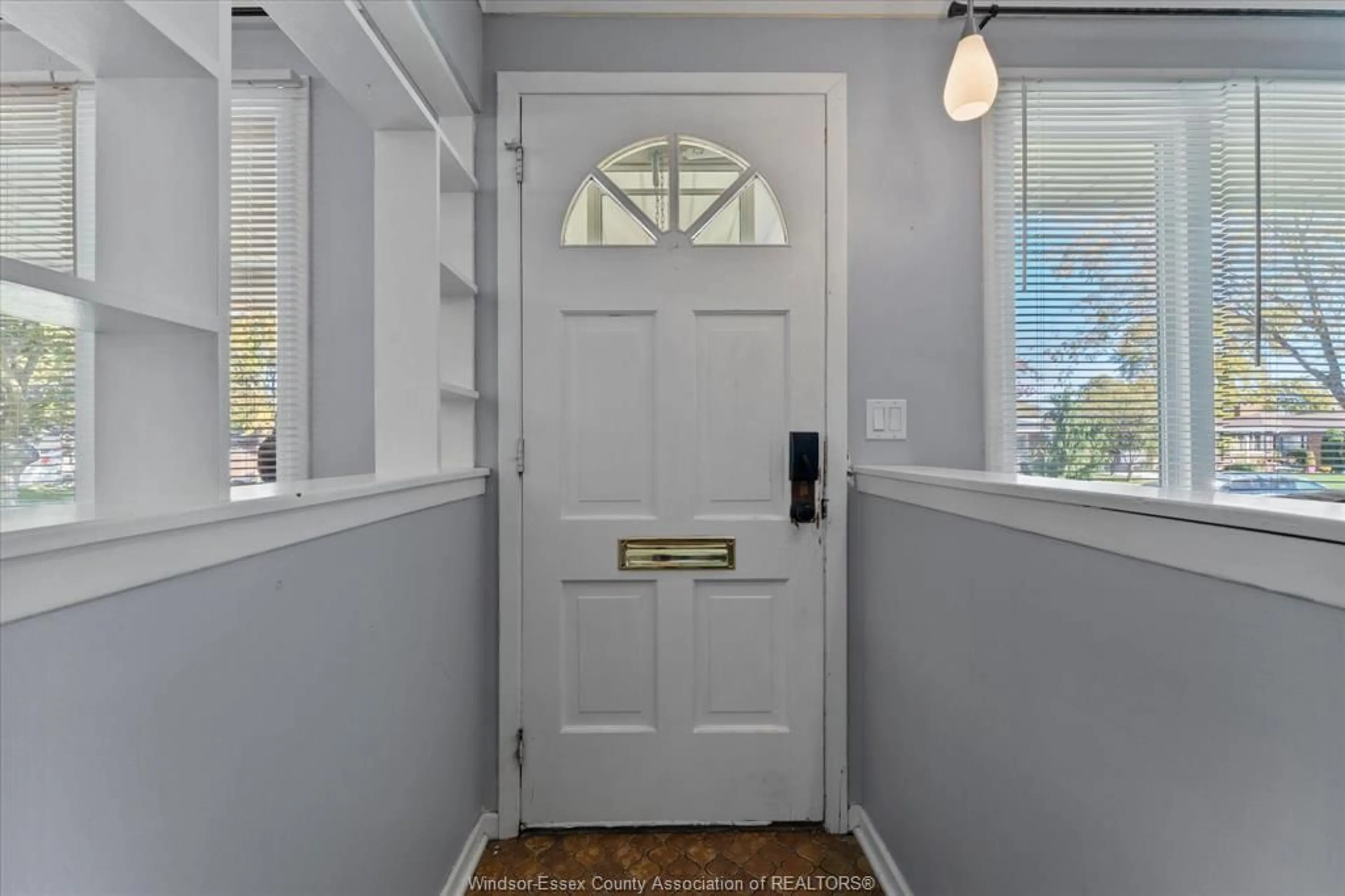 Indoor entryway for 10205 PULBROOK, Windsor Ontario N8R 1C2