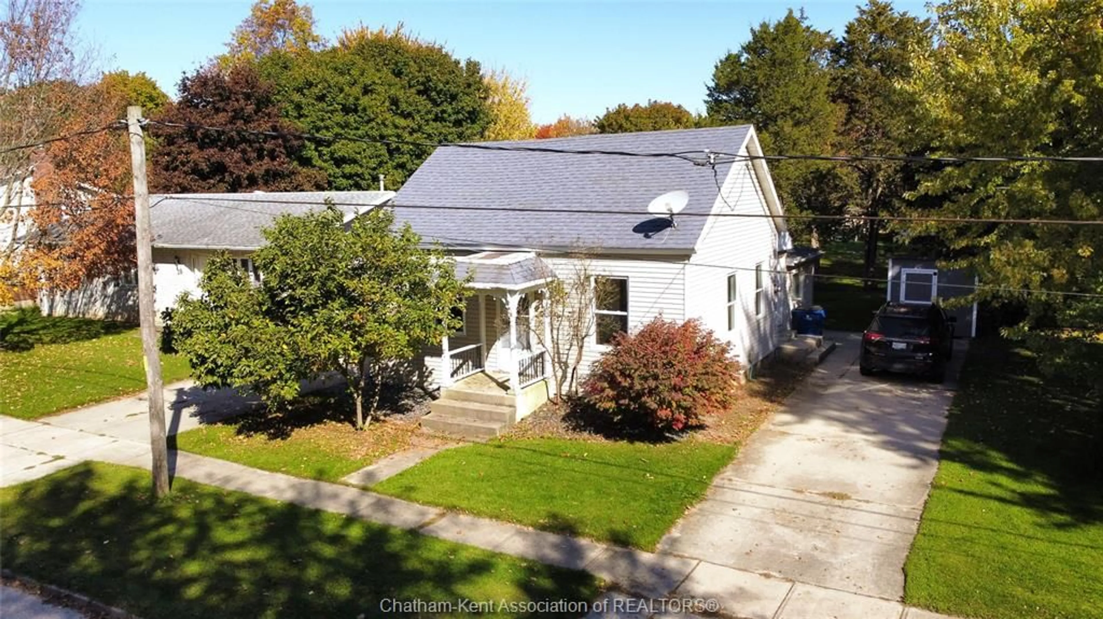 A pic from outside/outdoor area/front of a property/back of a property/a pic from drone, street for 26 Priscilla St, Thamesville Ontario N0P 2K0
