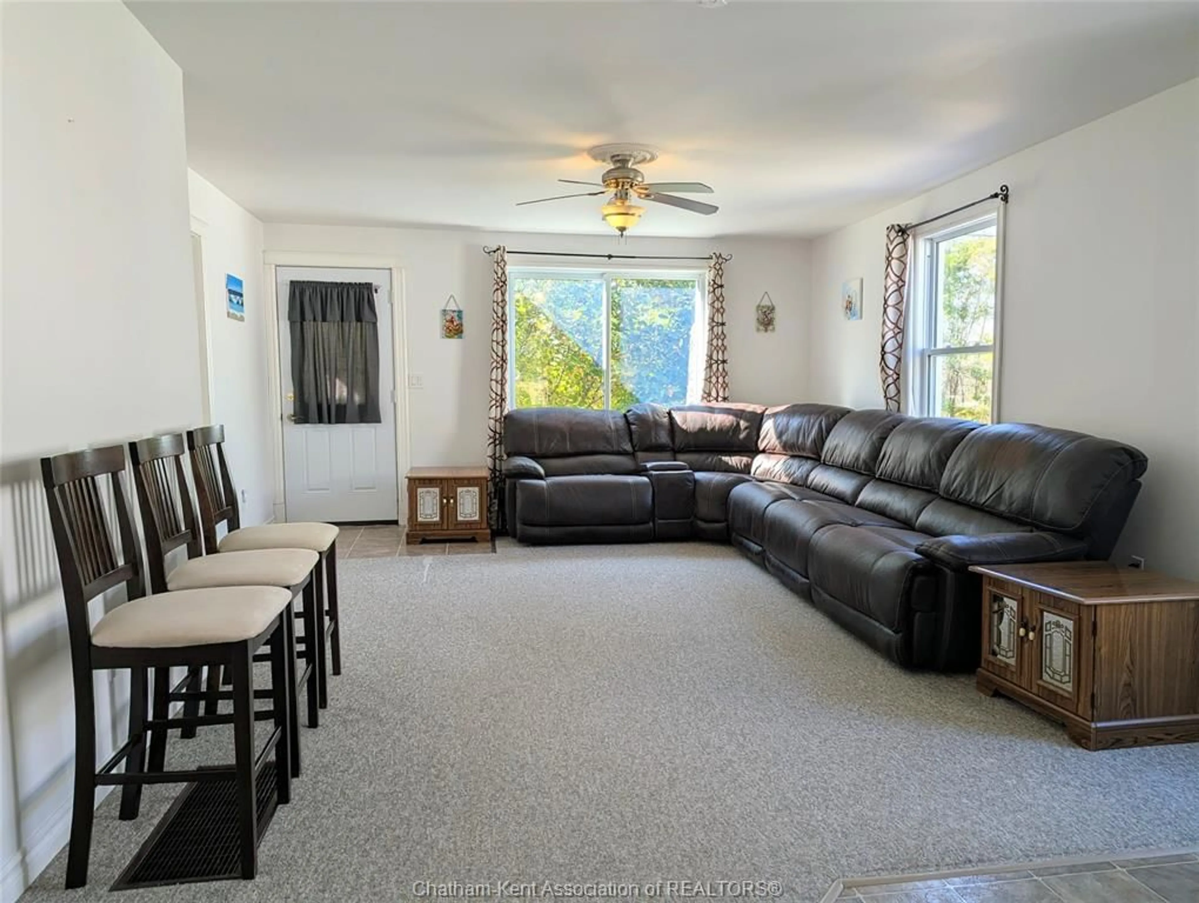 Living room with furniture, unknown for 26 Priscilla St, Thamesville Ontario N0P 2K0