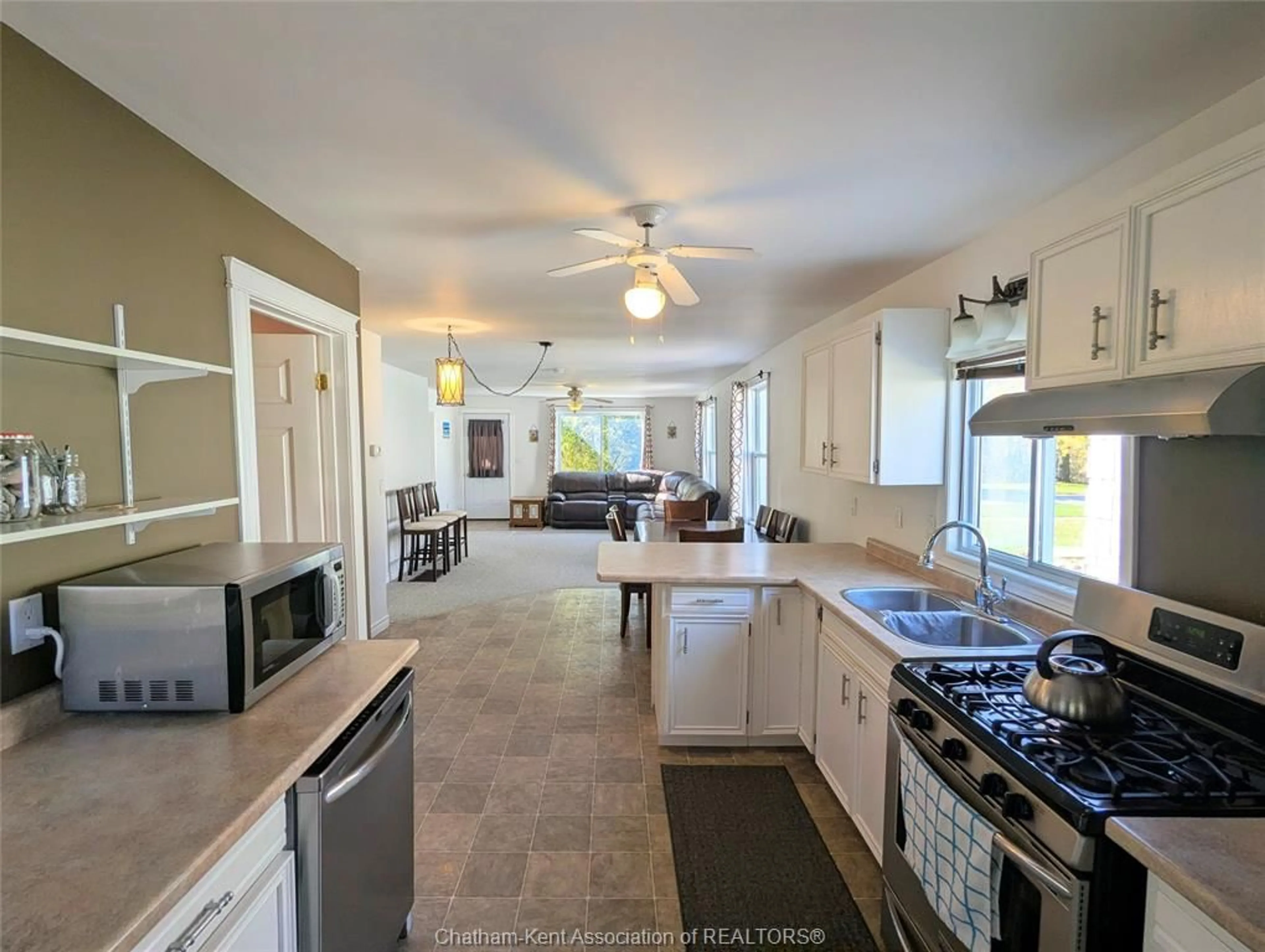 Open concept kitchen, ceramic/tile floor for 26 Priscilla St, Thamesville Ontario N0P 2K0