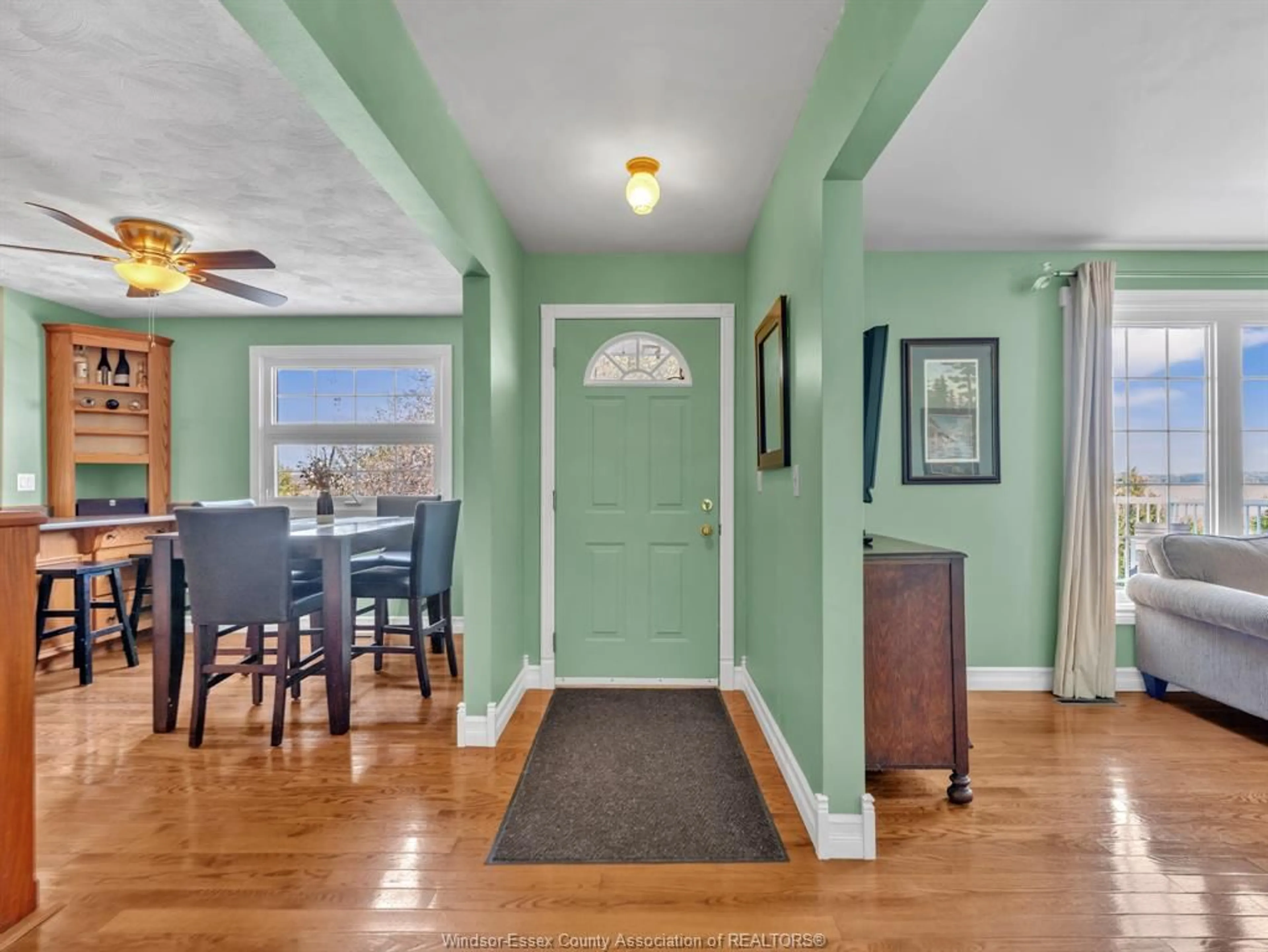 Indoor entryway for 920 Essex Road 14, Leamington Ontario N8H 3V8