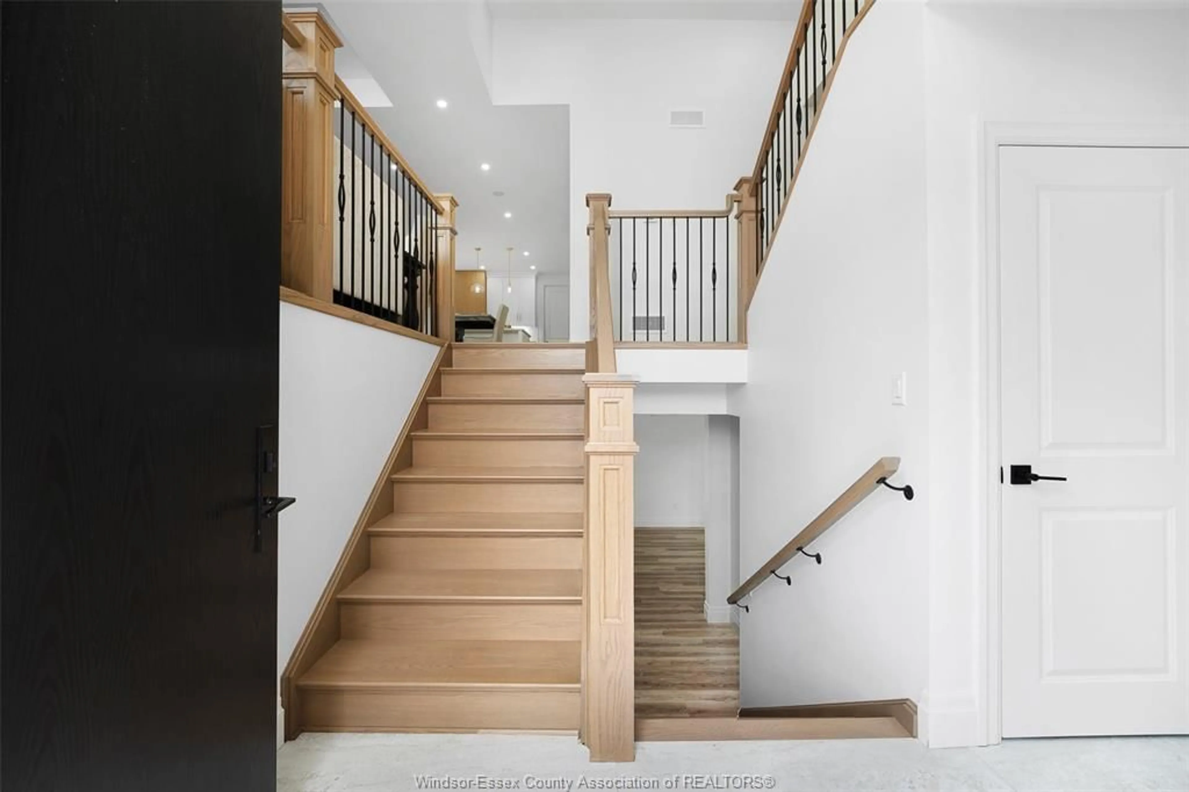 Stairs for 3838 RONALD AVE, Windsor Ontario N9G 1N3