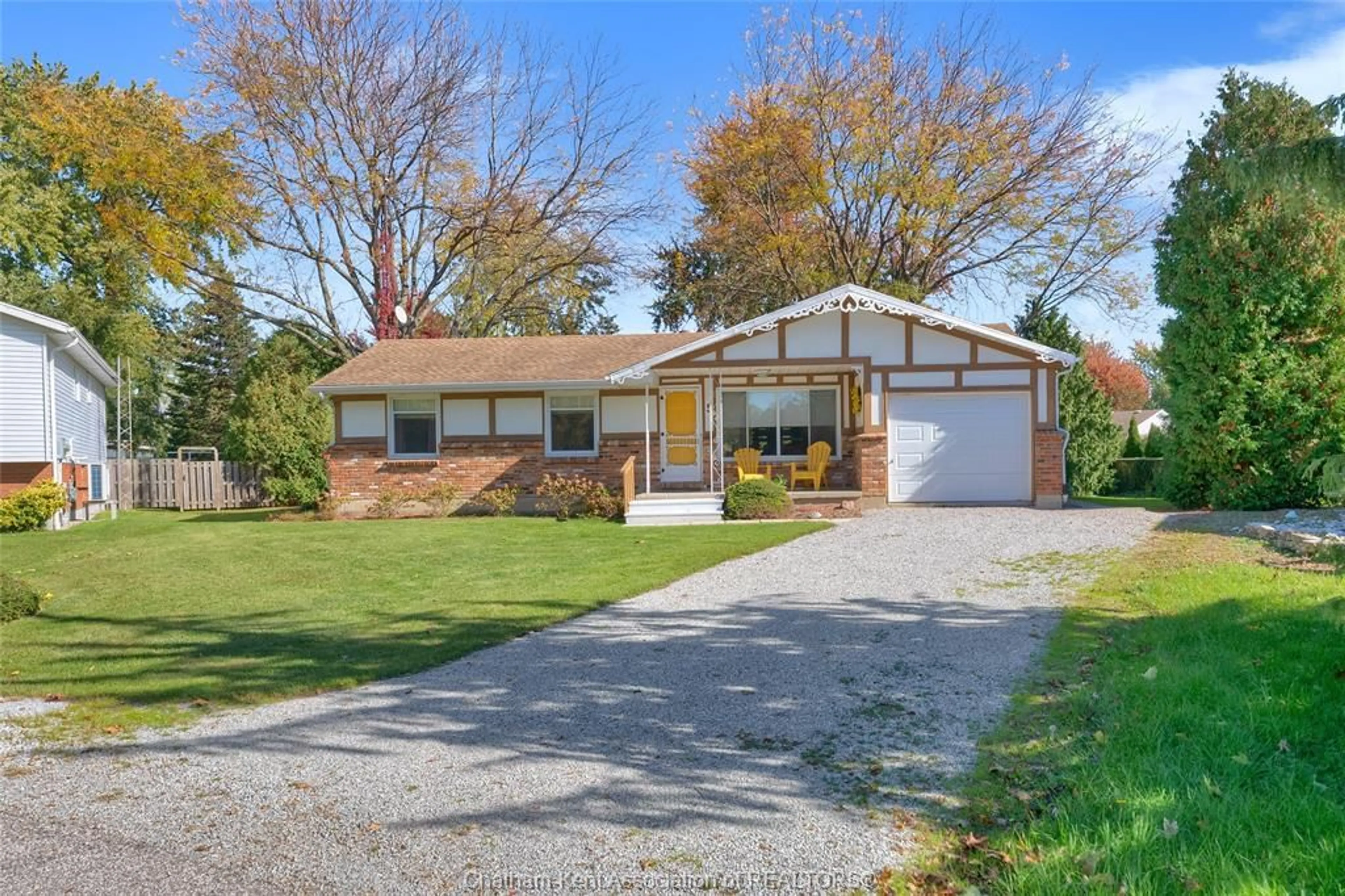 Home with brick exterior material, street for 5 ROYAL Cres, Chatham-Kent Ontario N0P 1Z0