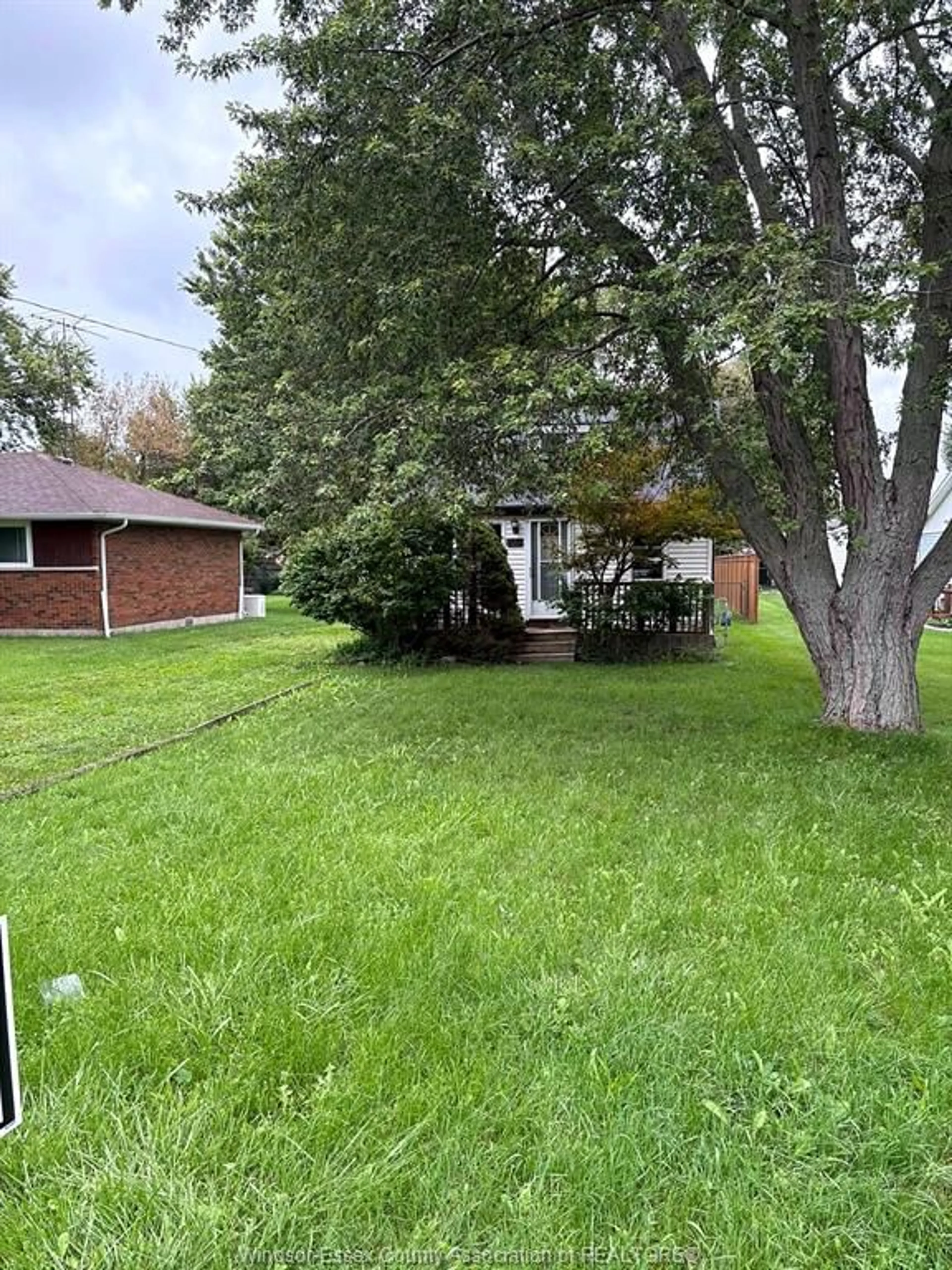 A pic from outside/outdoor area/front of a property/back of a property/a pic from drone, street for 440 HALE St, Lakeshore Ontario N0R 1N0