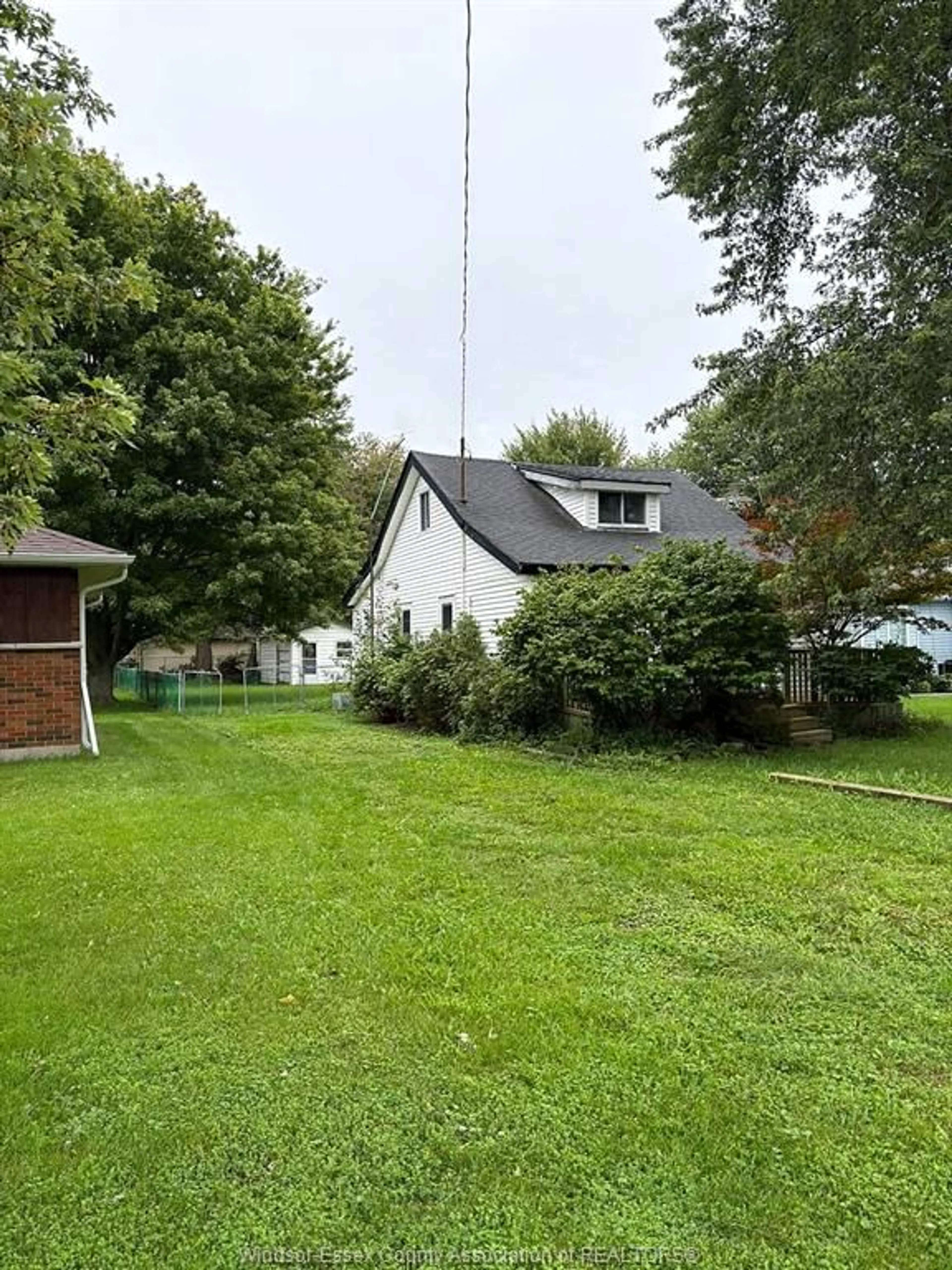 A pic from outside/outdoor area/front of a property/back of a property/a pic from drone, unknown for 440 HALE St, Lakeshore Ontario N0R 1N0