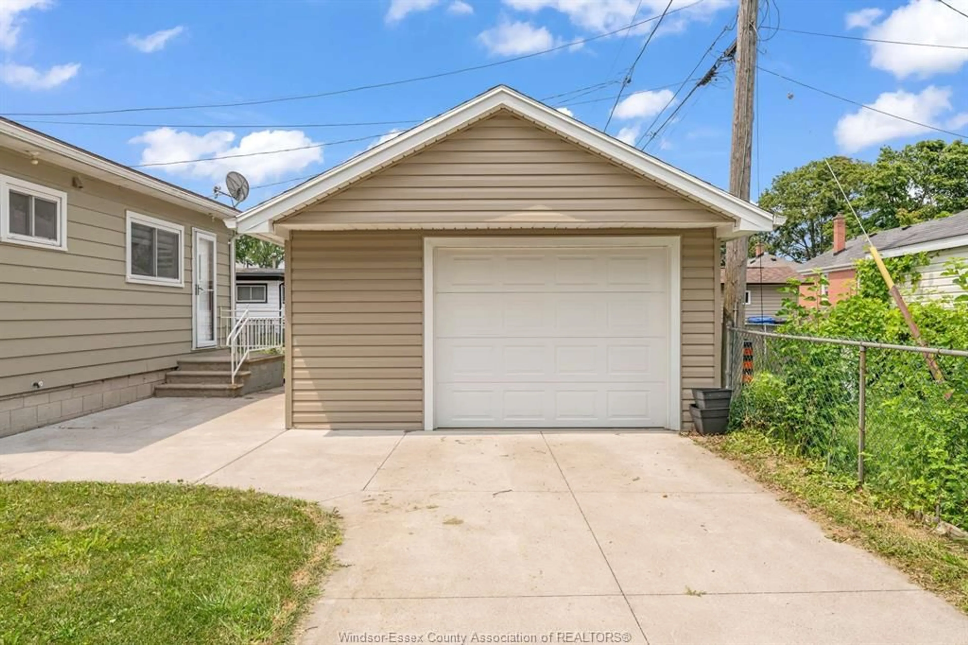 Unknown for 1592 Prince Rd, Windsor Ontario N9C 3B3