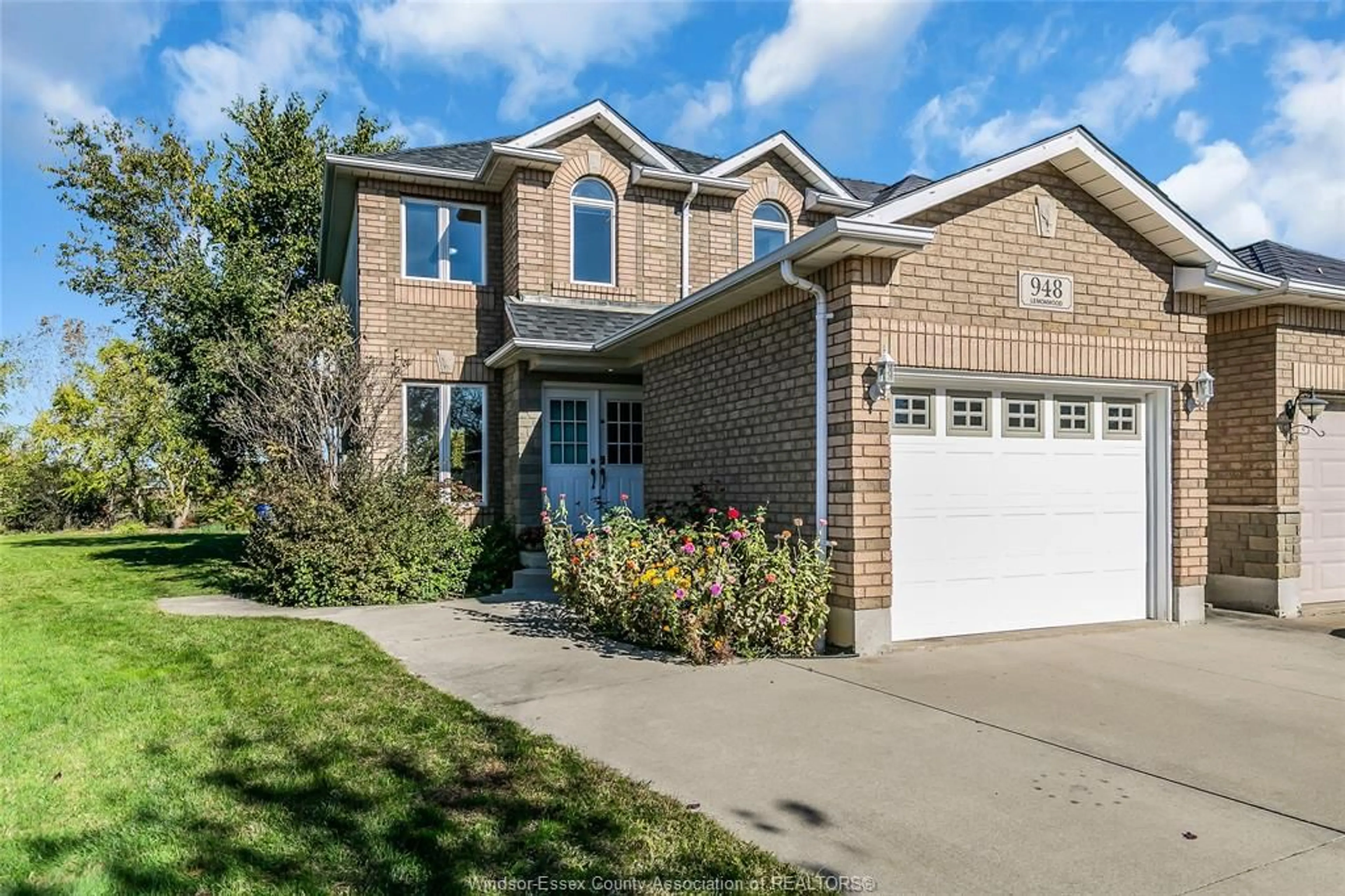 Home with brick exterior material, street for 948 LEMONWOOD, Windsor Ontario N9G 2R6