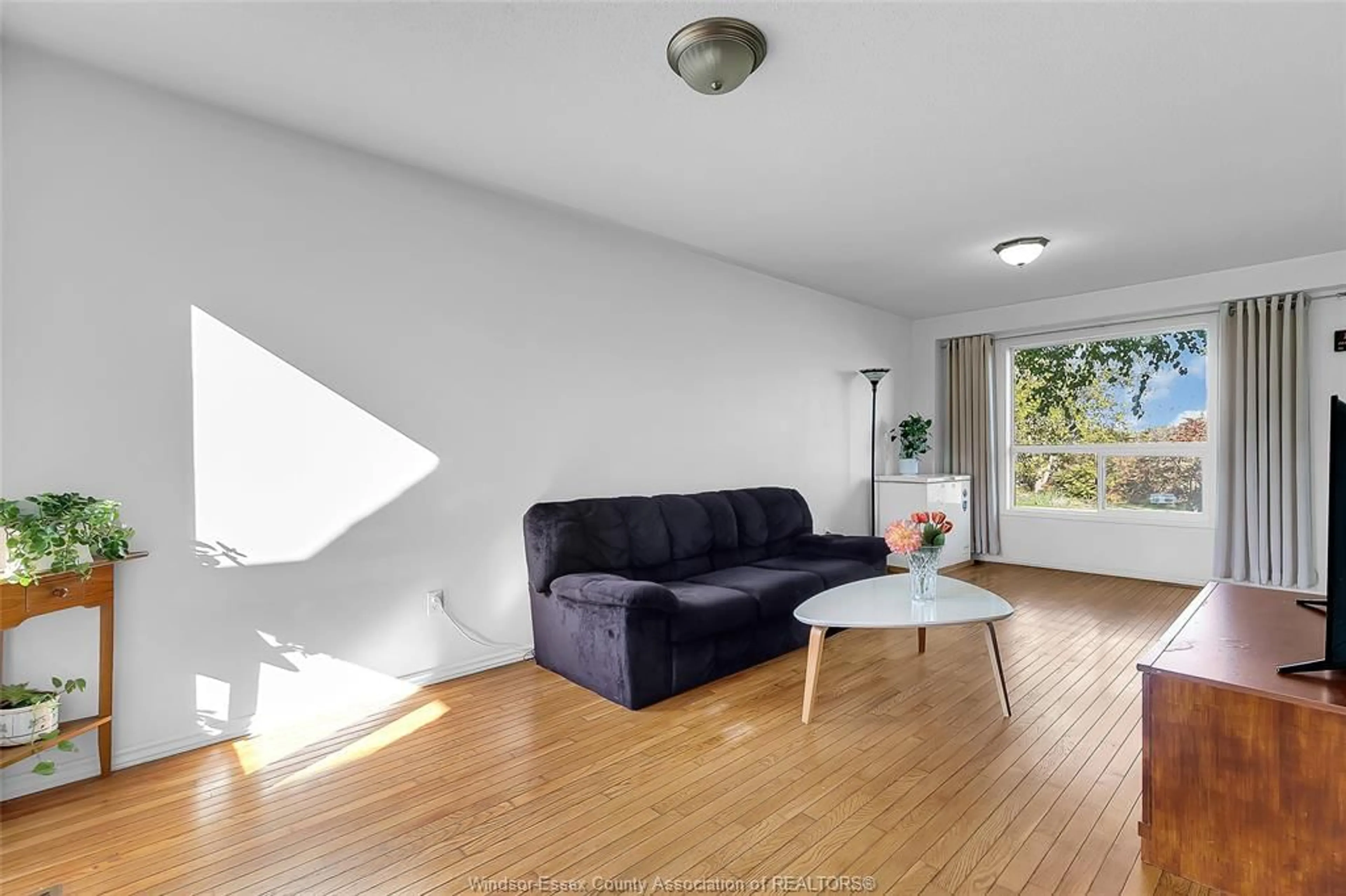 Living room with furniture, unknown for 948 LEMONWOOD, Windsor Ontario N9G 2R6