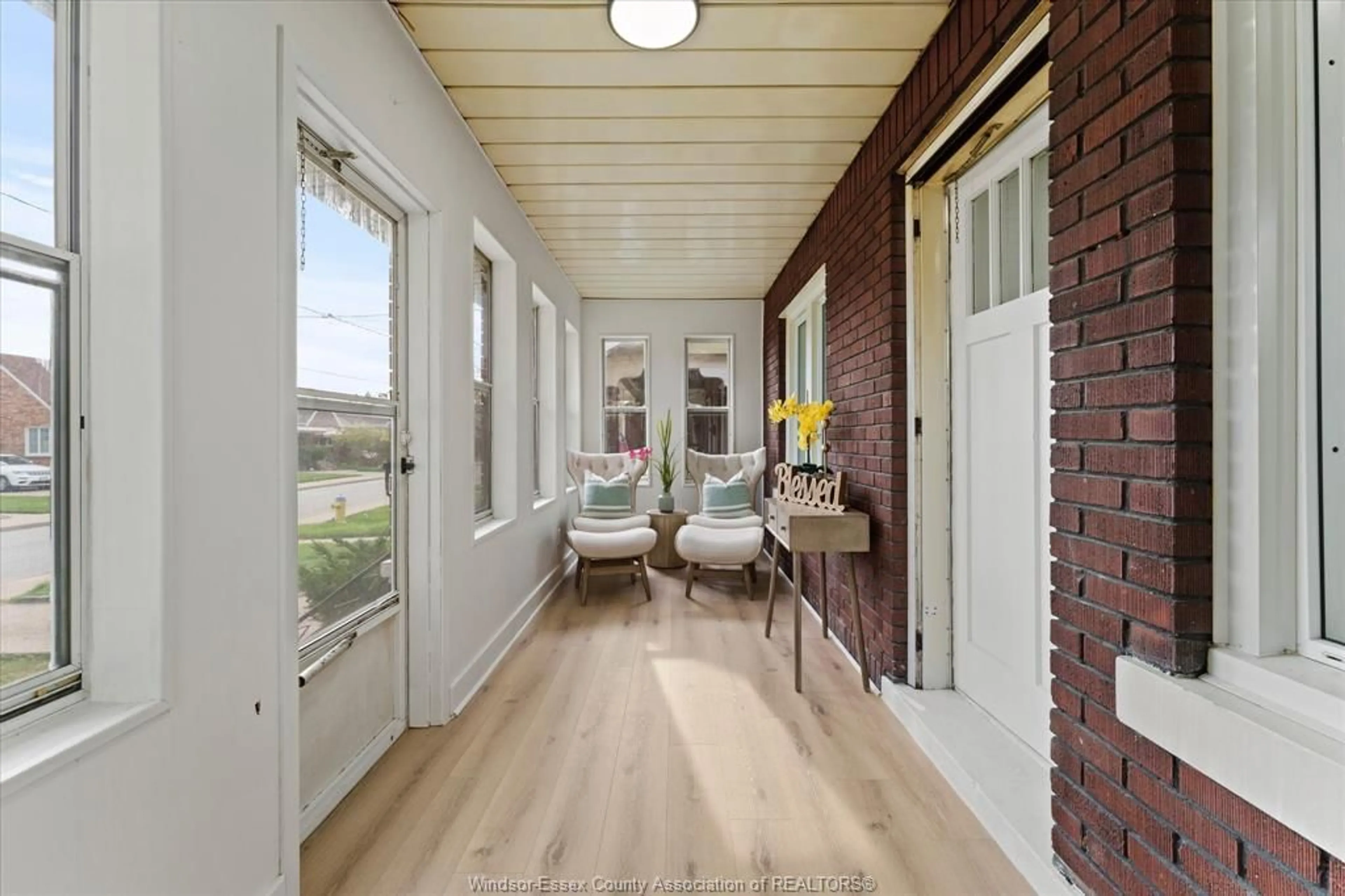 Indoor entryway for 1615 Benjamin, Windsor Ontario N8X 4N7
