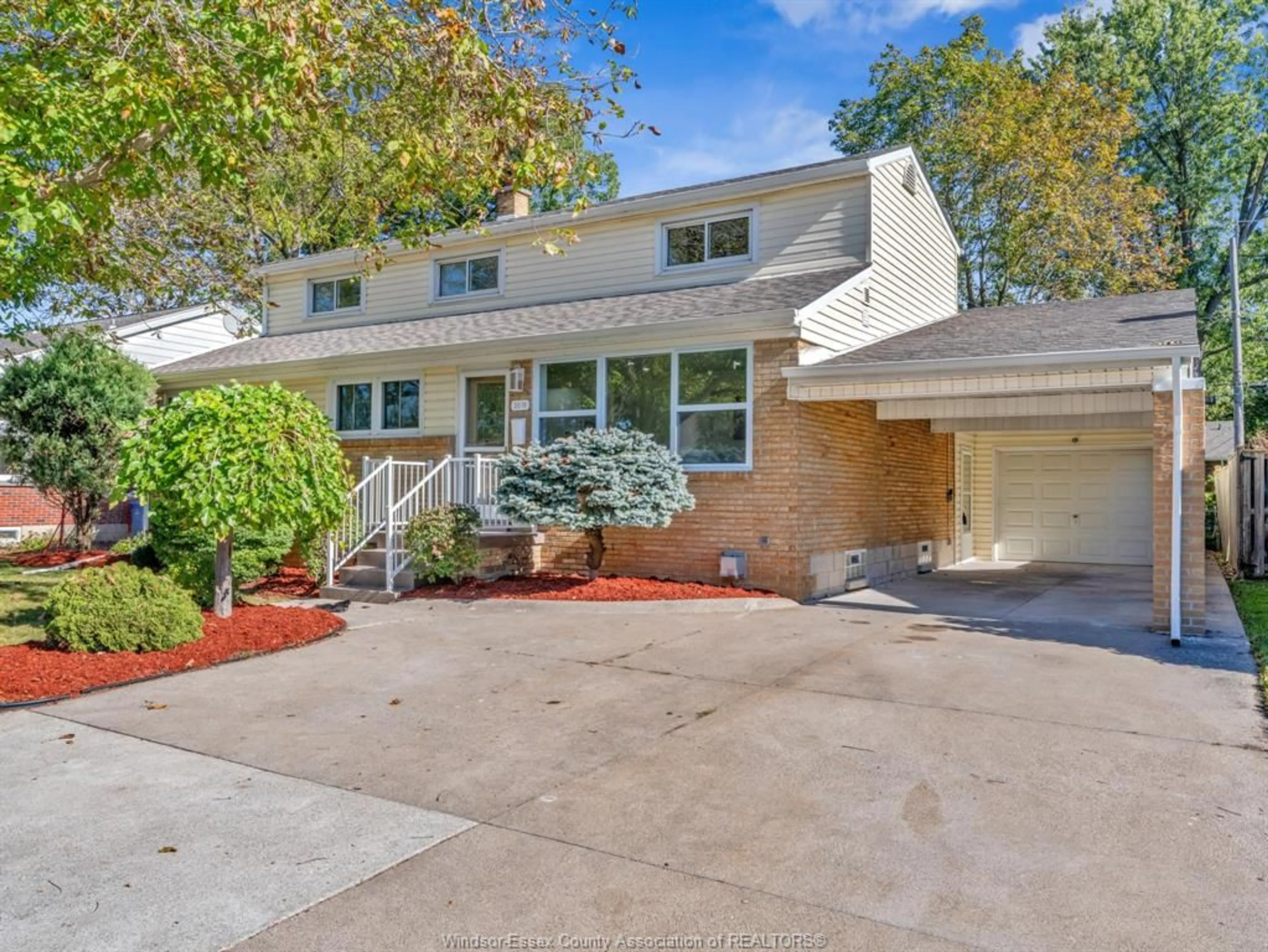 Home with vinyl exterior material, street for 3518 WOODLAND Ave, Windsor Ontario N9E 1Z8