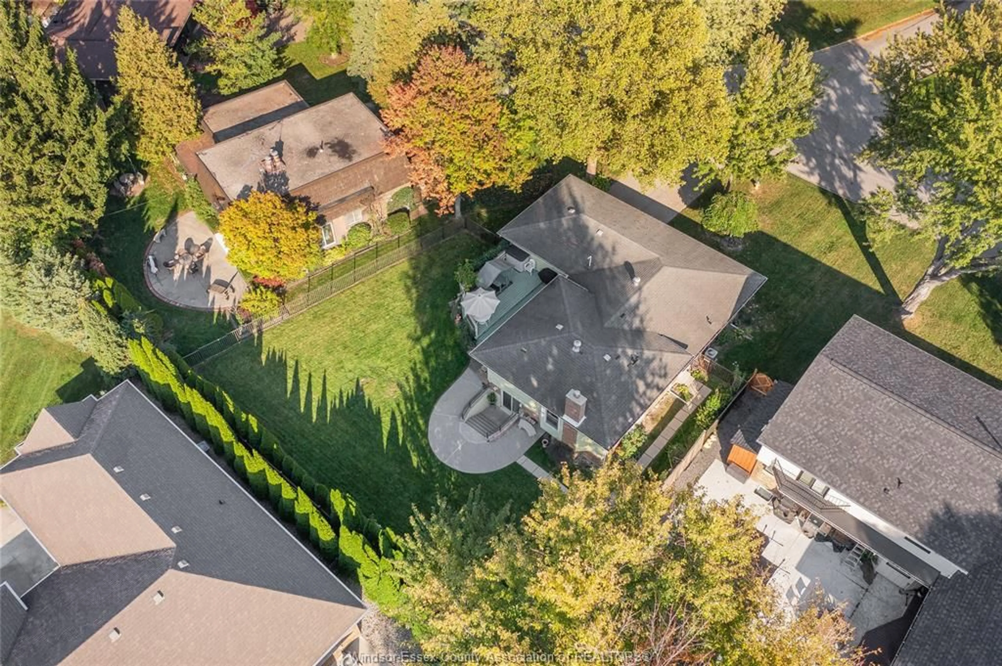 A pic from outside/outdoor area/front of a property/back of a property/a pic from drone, street for 135 DAVID Cres, Tecumseh Ontario N8N 2Z4